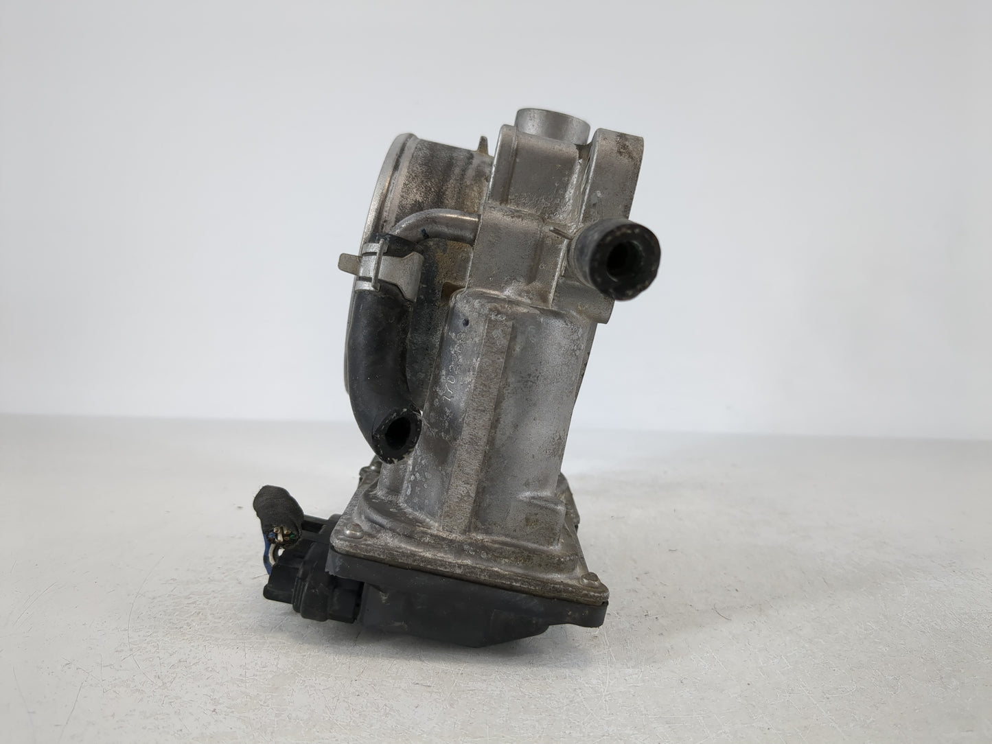 2014-2018 Kia Sorento Throttle Body P/N:35100-3CAA0 Fits Fits 2012 2013 2014 2015 2016 2017 2018 OEM Used Auto Parts - Oemus