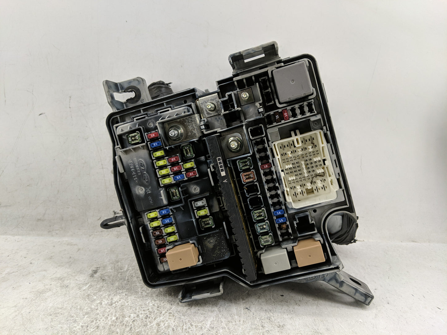 2016-2018 Kia Sorento Fusebox Fuse Box Panel Relay Module Fits Fits 2016 2017 2018 OEM Used Auto Parts - Oemusedautoparts1.c