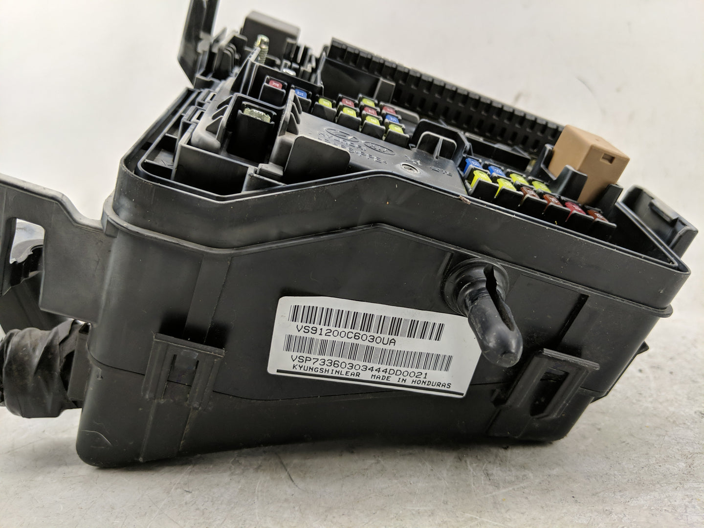 2016-2018 Kia Sorento Fusebox Fuse Box Panel Relay Module Fits Fits 2016 2017 2018 OEM Used Auto Parts - Oemusedautoparts1.c