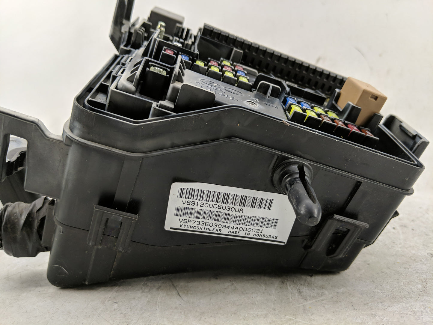 2016-2018 Kia Sorento Fusebox Fuse Box Panel Relay Module Fits Fits 2016 2017 2018 OEM Used Auto Parts - Oemusedautoparts1.c