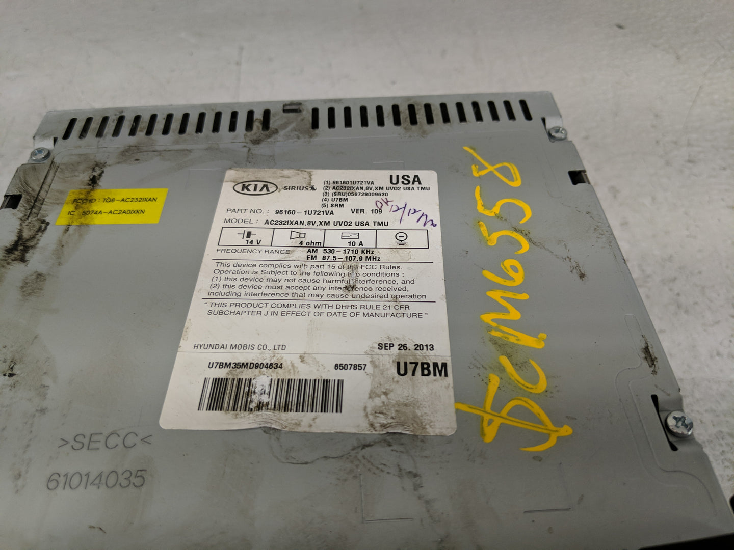 2016-2018 Kia Sorento Radio AM FM Cd Player Receiver Replacement P/N:96160-1U721VA Fits Fits 2016 2017 2018 OEM Used Auto Pa