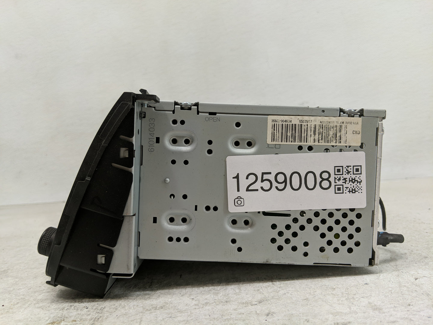 2016-2018 Kia Sorento Radio AM FM Cd Player Receiver Replacement P/N:96160-1U721VA Fits Fits 2016 2017 2018 OEM Used Auto Pa