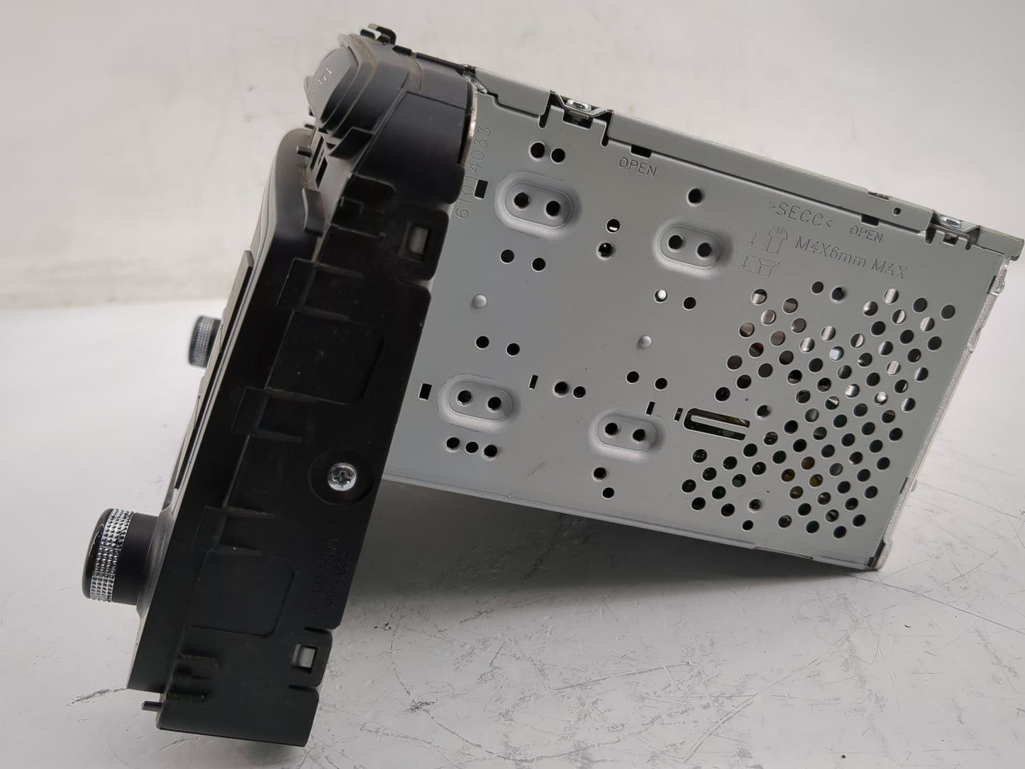 2016-2018 Kia Sorento Radio AM FM Cd Player Receiver Replacement P/N:96180-C6000WK Fits Fits 2016 2017 2018 OEM Used Auto Pa