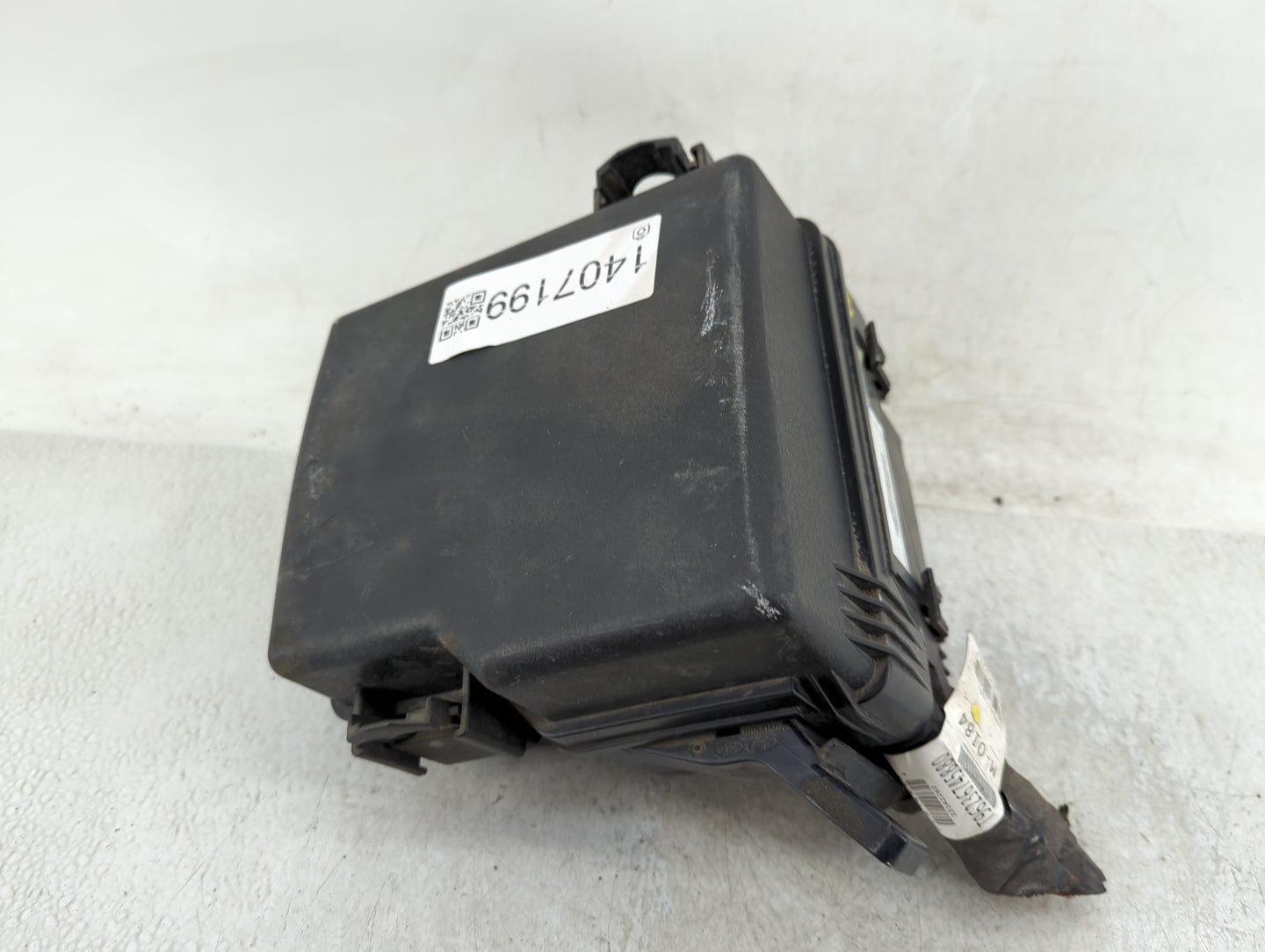 2016-2018 Kia Sorento Fusebox Fuse Box Panel Relay Module Fits Fits 2016 2017 2018 OEM Used Auto Parts - Oemusedautoparts1.c