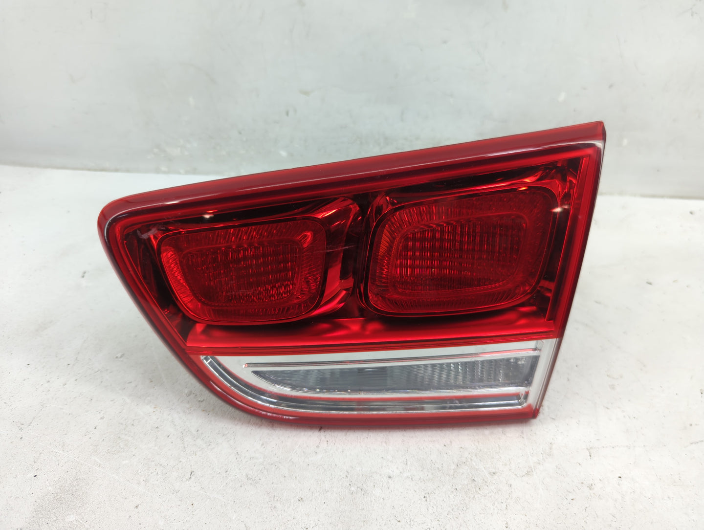 2016-2018 Kia Sorento Tail Light Assembly Passenger Right OEM Fits Fits 2016 2017 2018 OEM Used Auto Parts - Oemusedautopart