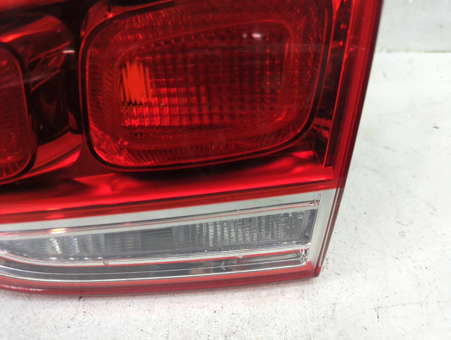2016-2018 Kia Sorento Tail Light Assembly Passenger Right OEM Fits Fits 2016 2017 2018 OEM Used Auto Parts - Oemusedautopart