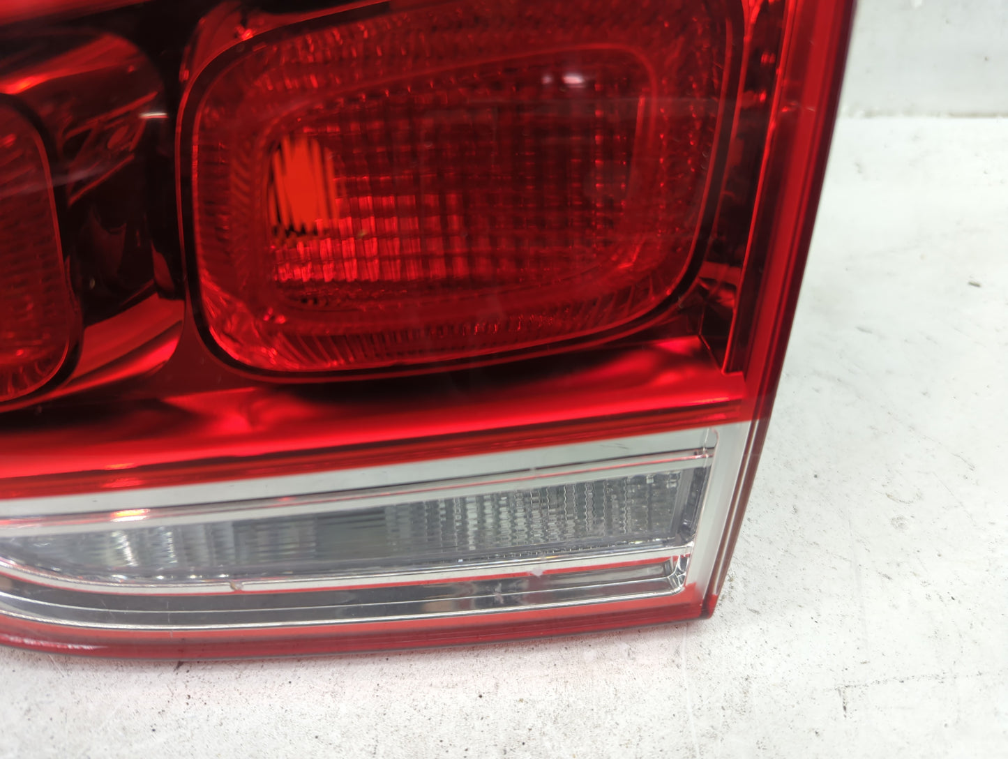 2016-2018 Kia Sorento Tail Light Assembly Passenger Right OEM Fits Fits 2016 2017 2018 OEM Used Auto Parts - Oemusedautopart