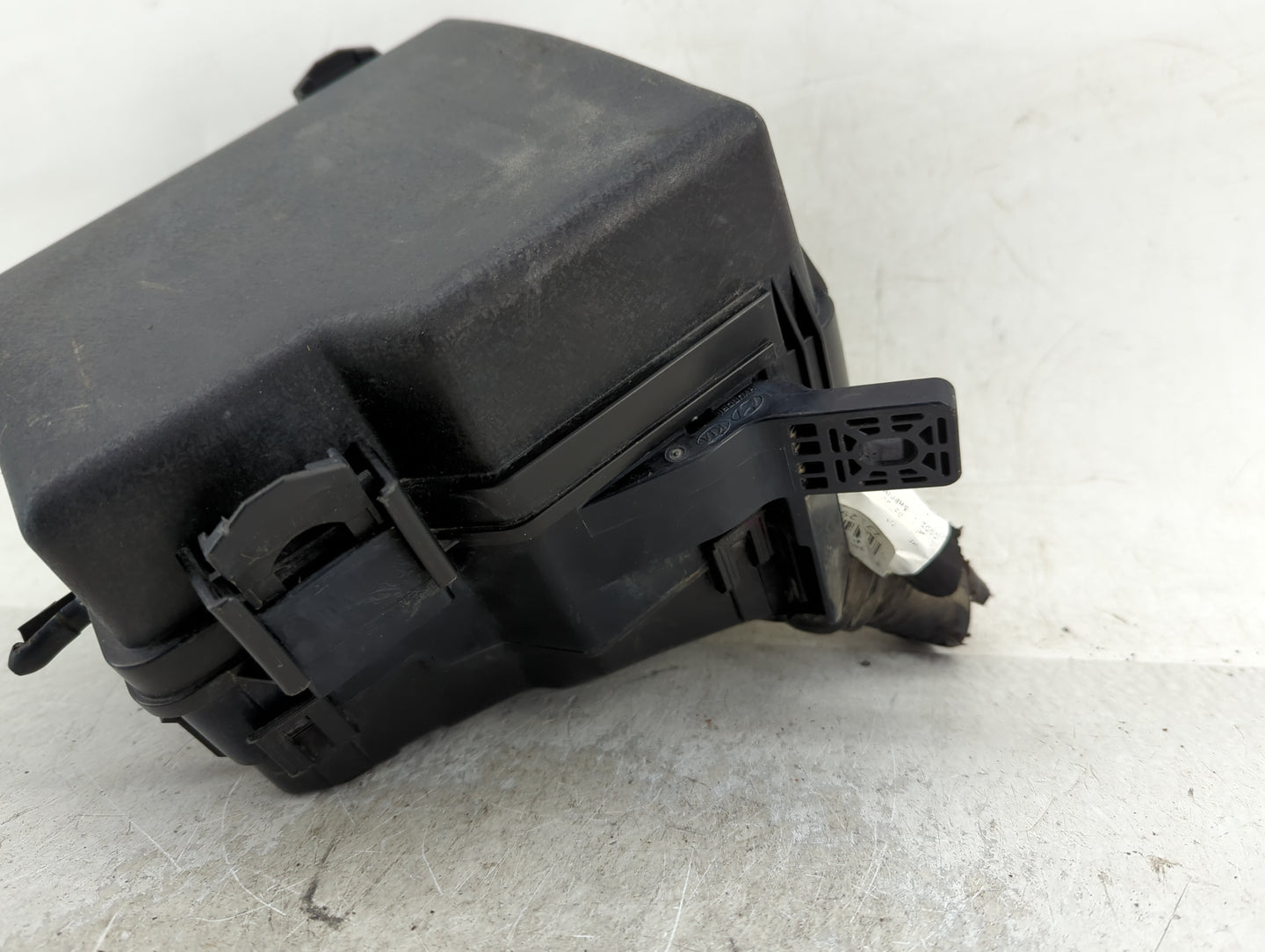 2016-2018 Kia Sorento Fusebox Fuse Box Panel Relay Module Fits Fits 2016 2017 2018 OEM Used Auto Parts - Oemusedautoparts1.c