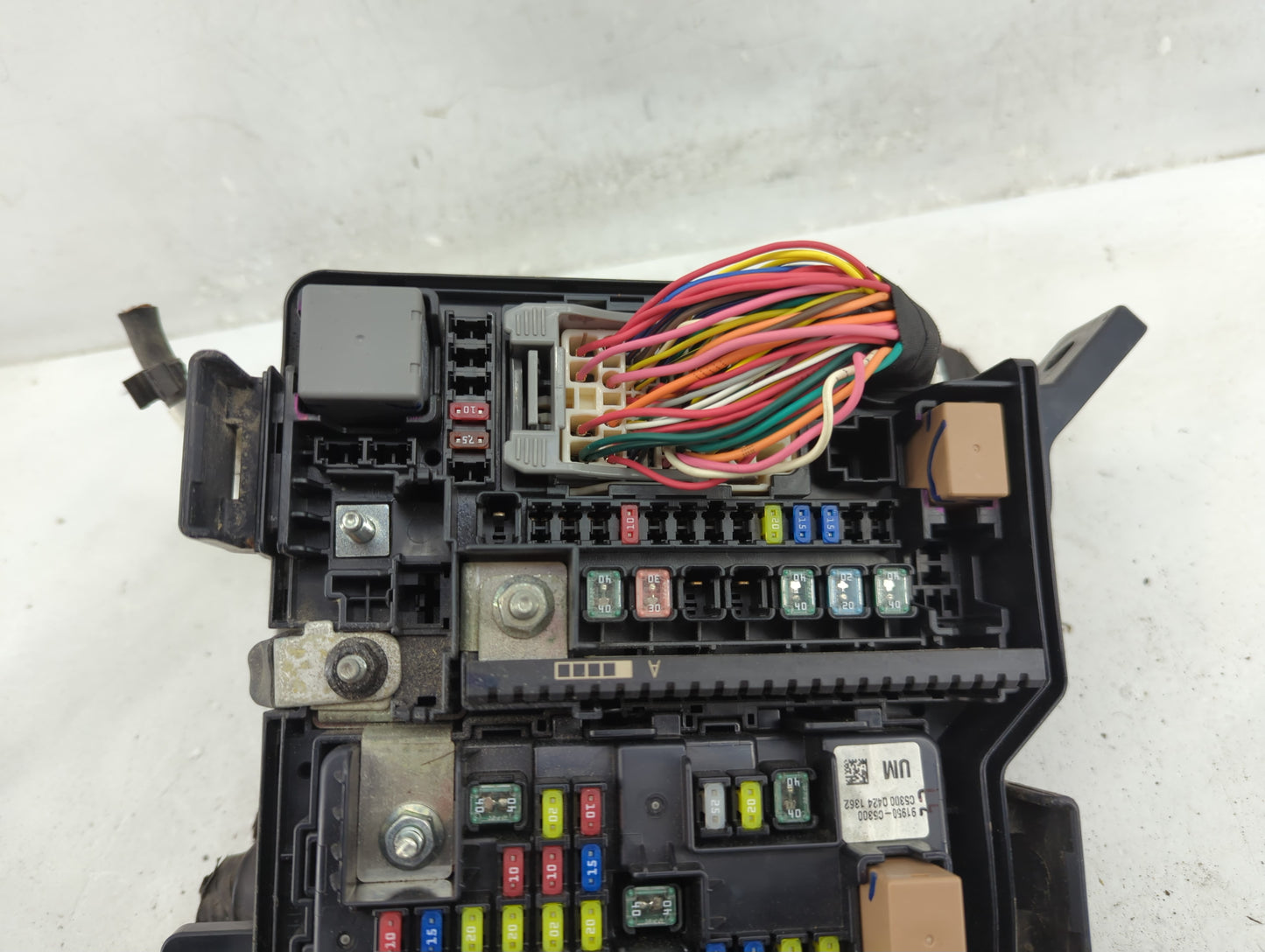 2016-2018 Kia Sorento Fusebox Fuse Box Panel Relay Module P/N:91201C6300UA Fits Fits 2016 2017 2018 OEM Used Auto Parts - Oe