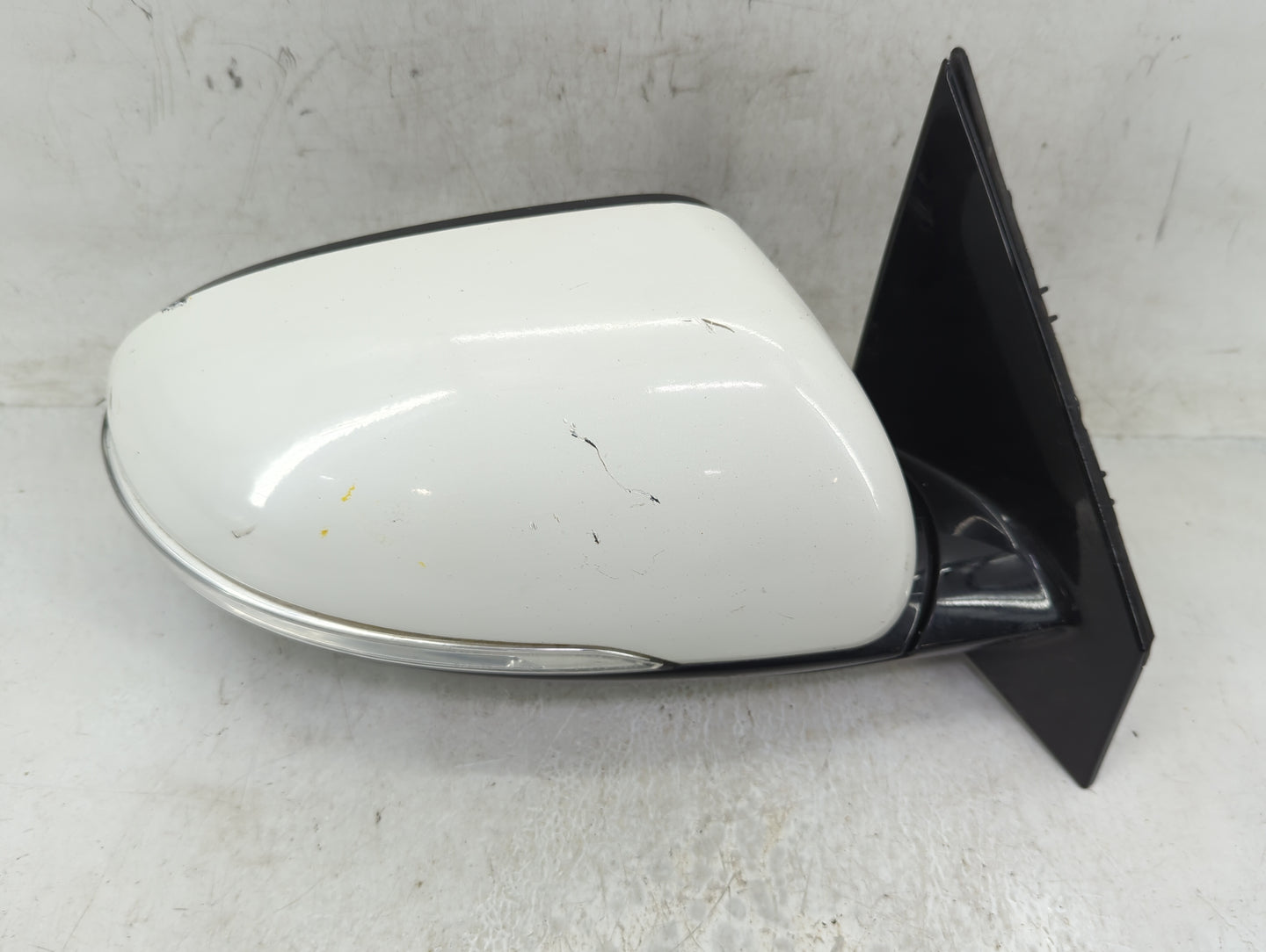 2016-2020 Kia Sorento Passenger Side View Mirror - Right Door Mirror OEM Used - Oemusedautoparts1.com