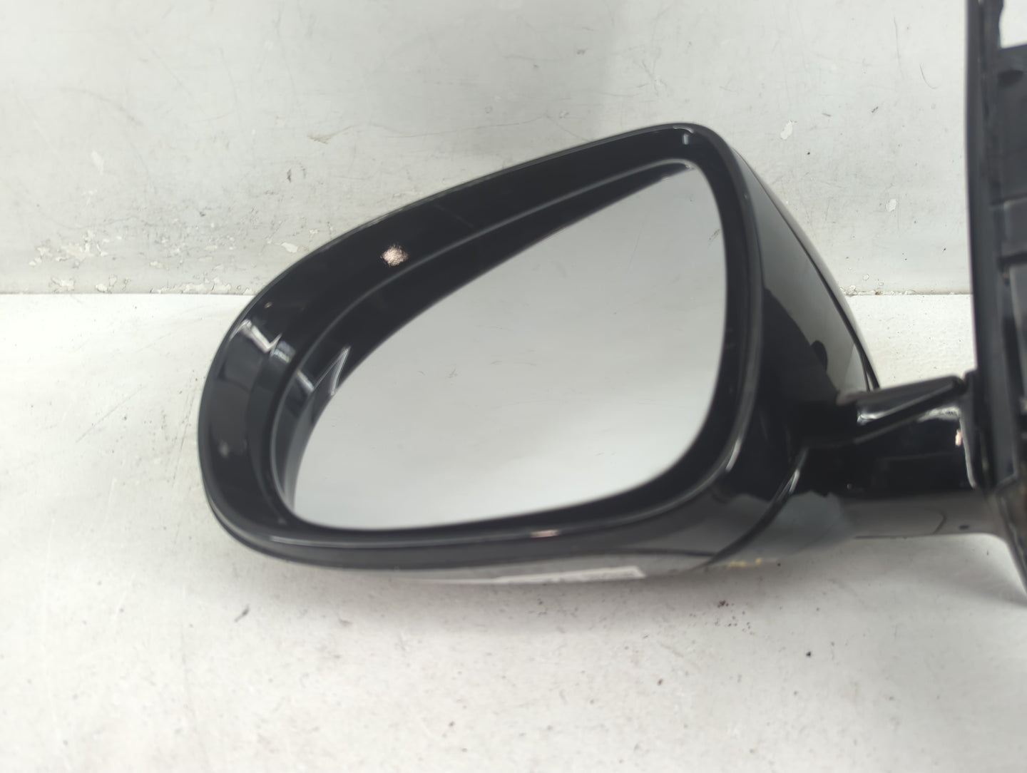 2016-2020 Kia Sorento Driver Side View Mirror - Left Door Mirror OEM Used - Oemusedautoparts1.com