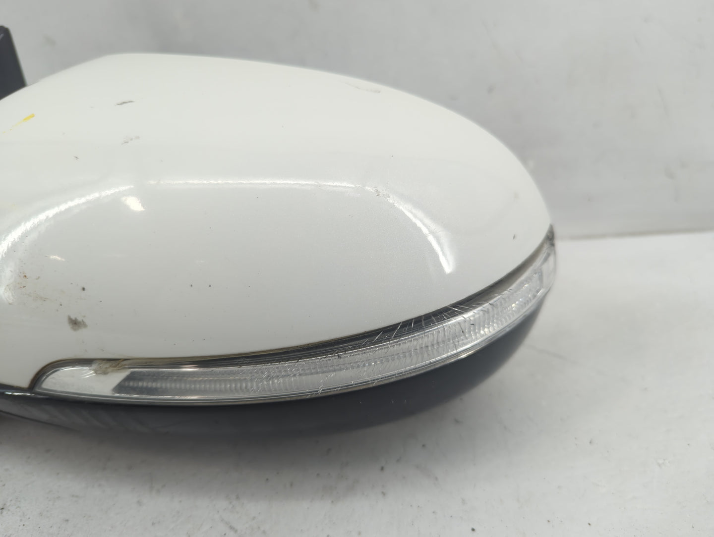 2016-2020 Kia Sorento Driver Side View Mirror - Left Door Mirror OEM Used - Oemusedautoparts1.com