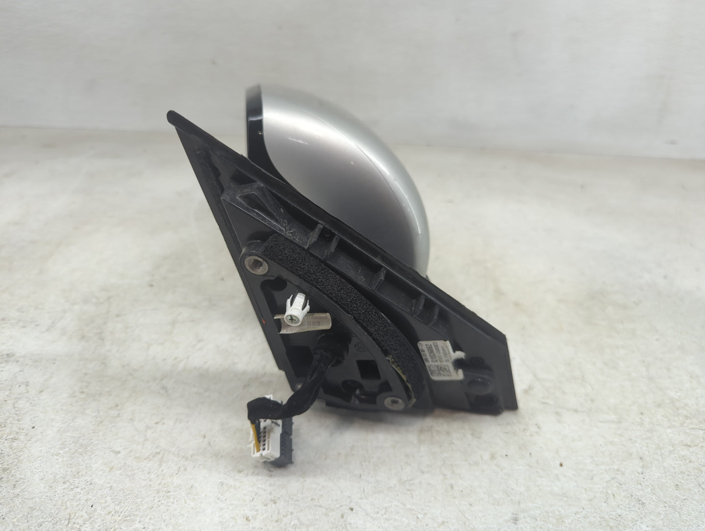 2016-2020 Kia Sorento Driver Side View Mirror - Left Door Mirror OEM Used - Oemusedautoparts1.com