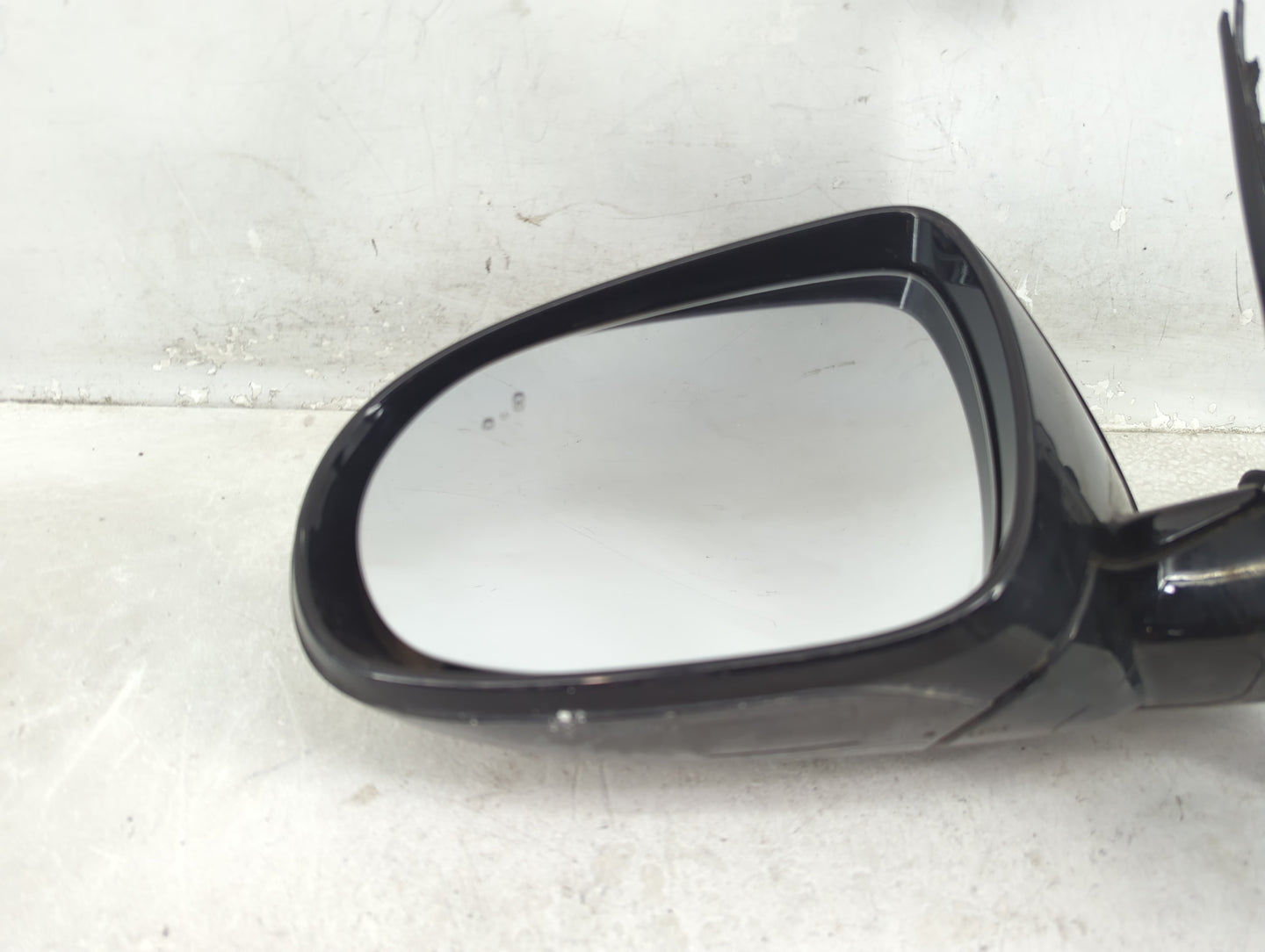 2017-2020 Kia Sorento Driver Side View Mirror - Left Door Mirror OEM Used - Oemusedautoparts1.com