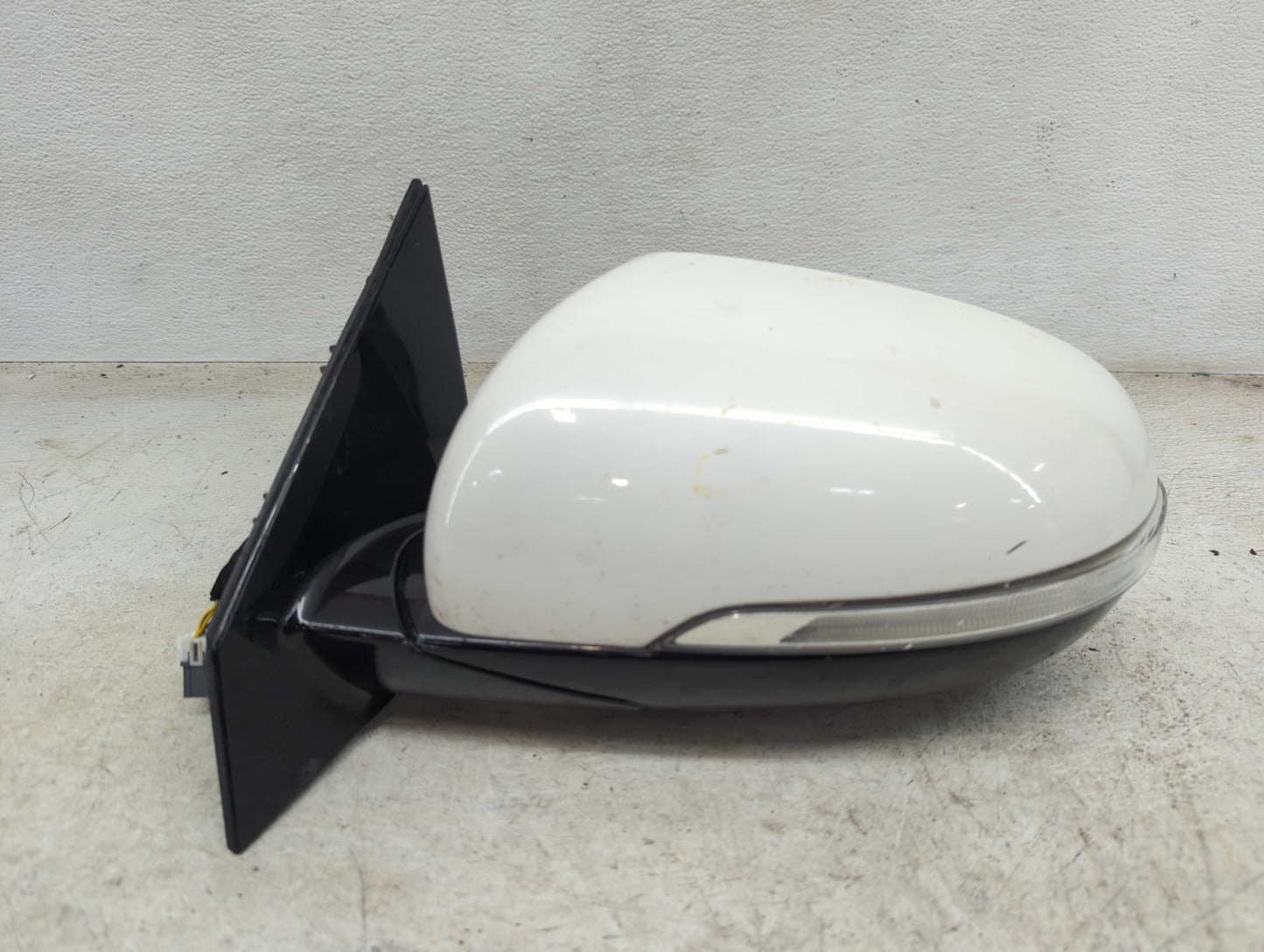 2016-2020 Kia Sorento Driver Side View Mirror - Left Door Mirror OEM Used - Oemusedautoparts1.com