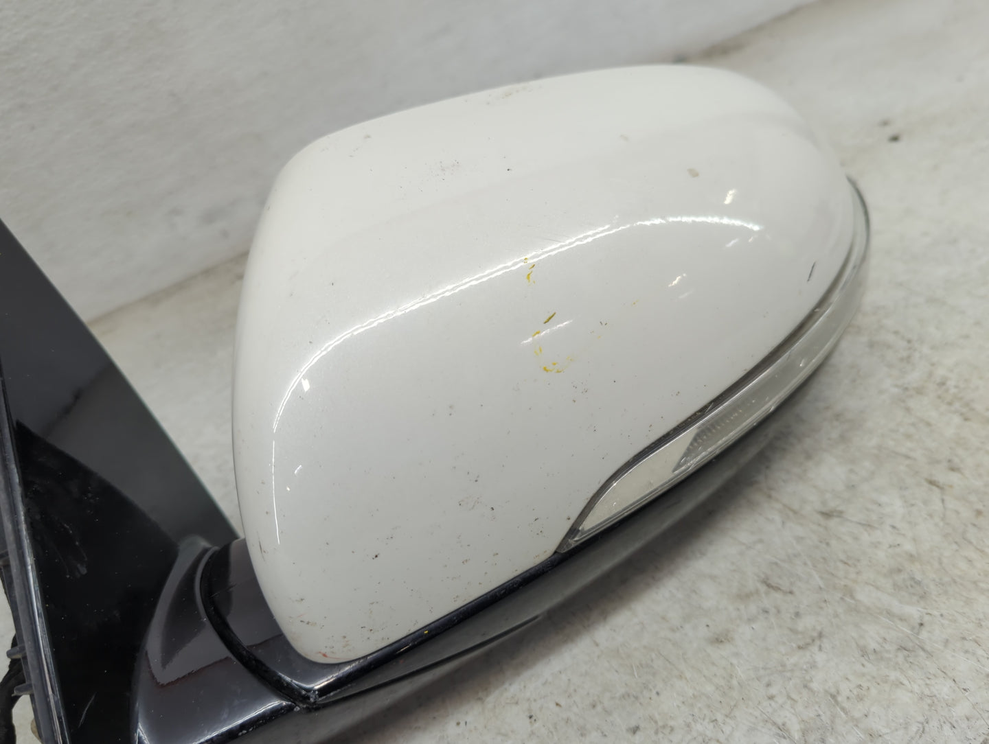 2016-2020 Kia Sorento Driver Side View Mirror - Left Door Mirror OEM Used - Oemusedautoparts1.com