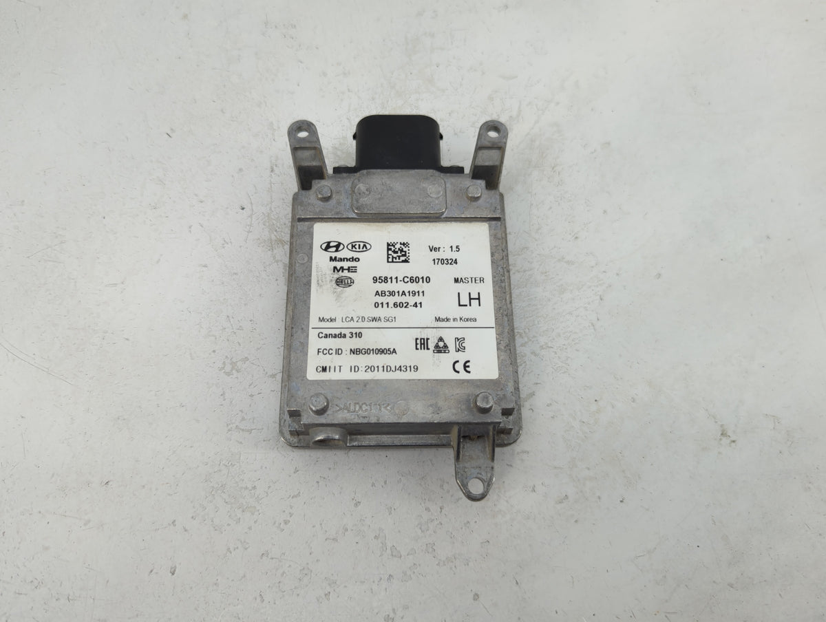 2017-2018 Kia Sorento Back Up Sensor Backup Camera - Oemusedautoparts1.com