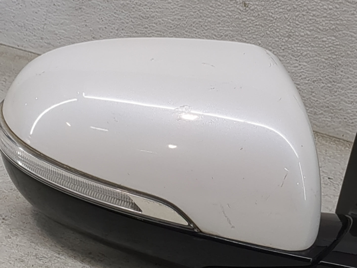2016-2020 Kia Sorento Passenger Side View Mirror - Right Door Mirror OEM Used - Oemusedautoparts1.com
