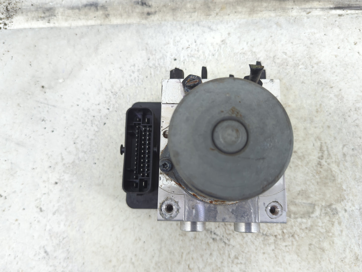 2016-2018 Kia Sorento ABS Pump Control Module Replacement P/N:58900-C6840 1702542, 4E737F1081 Fits Fits 2016 2017 2018 OEM U