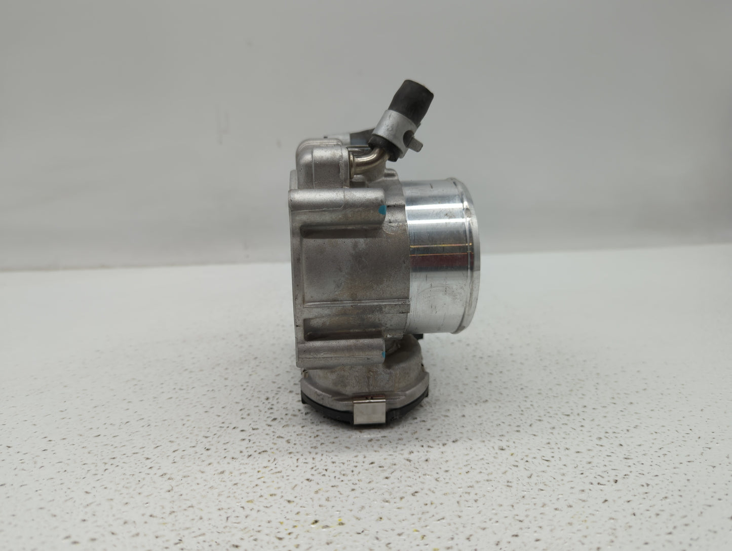2016-2019 Kia Sorento Throttle Body P/N:0 280 750 618 35100-2G600 Fits Fits 2015 2016 2017 2018 2019 OEM Used Auto Parts - O