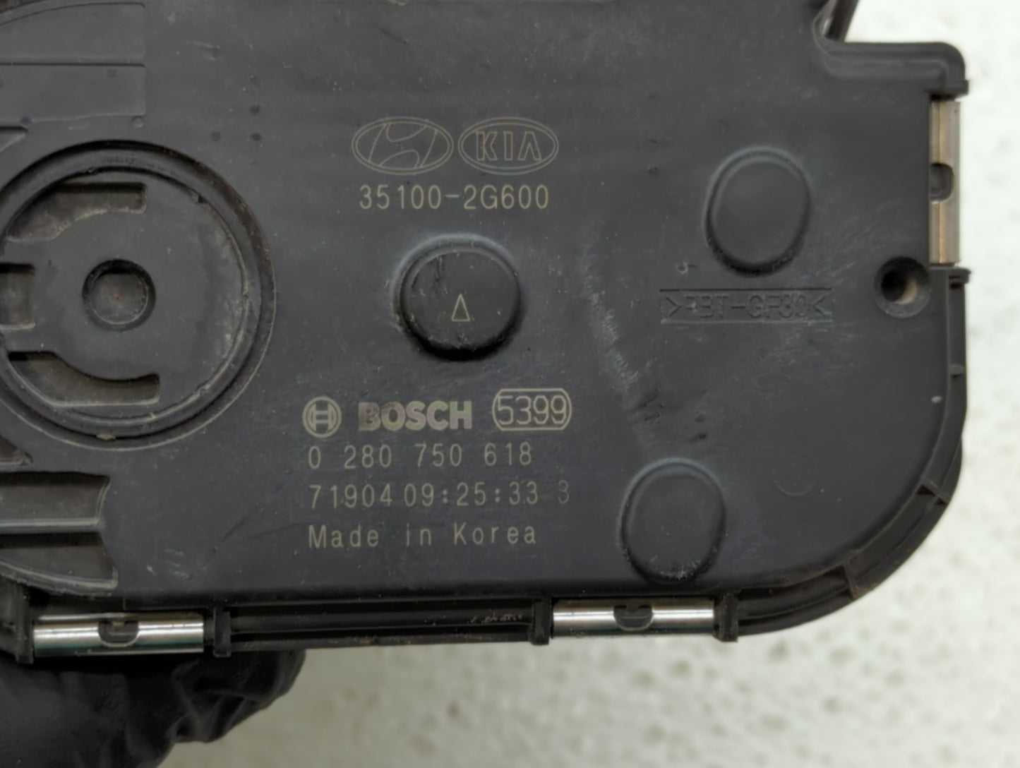 2016-2019 Kia Sorento Throttle Body P/N:0 280 750 618 35100-2G600 Fits Fits 2015 2016 2017 2018 2019 OEM Used Auto Parts - O