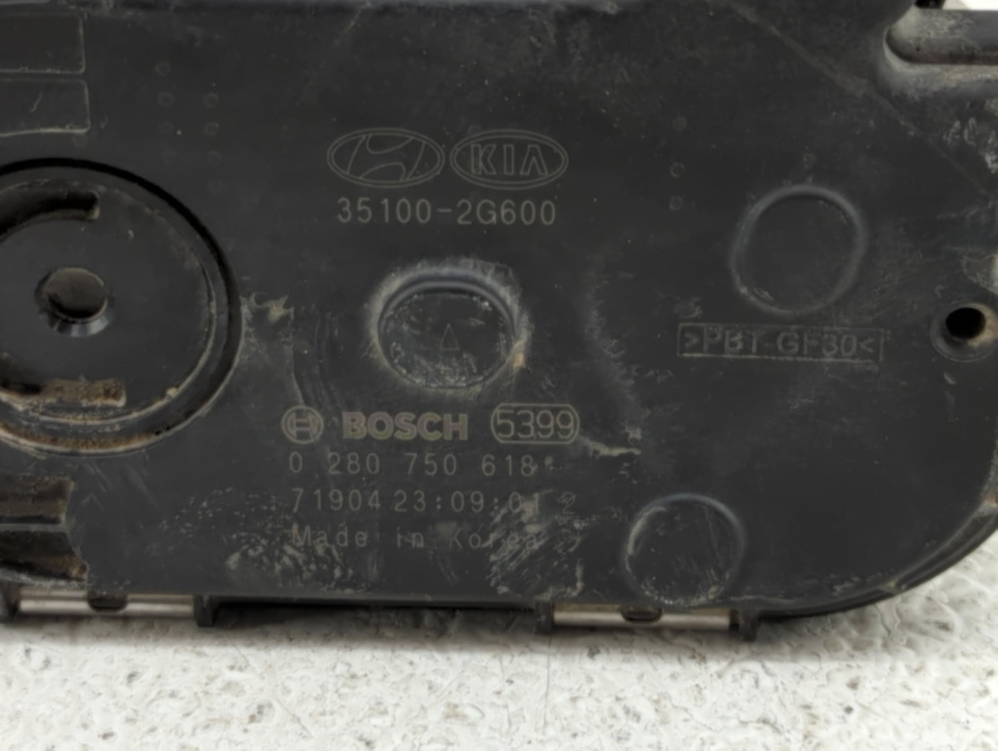 2016-2019 Kia Sorento Throttle Body P/N:0 280 750 618 35100-2G600 Fits Fits 2015 2016 2017 2018 2019 OEM Used Auto Parts - O