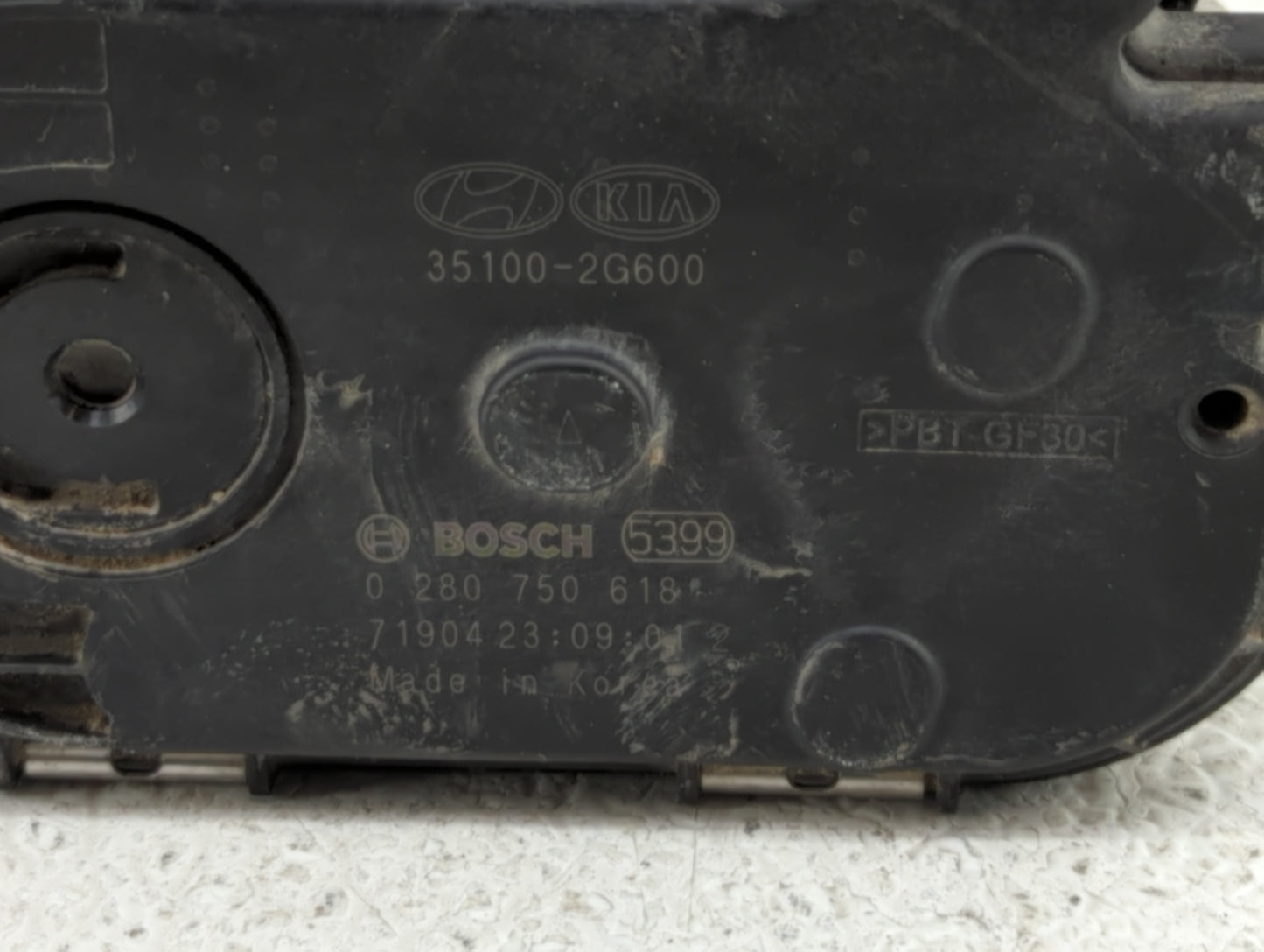 2016-2019 Kia Sorento Throttle Body P/N:0 280 750 618 35100-2G600 Fits Fits 2015 2016 2017 2018 2019 OEM Used Auto Parts - O