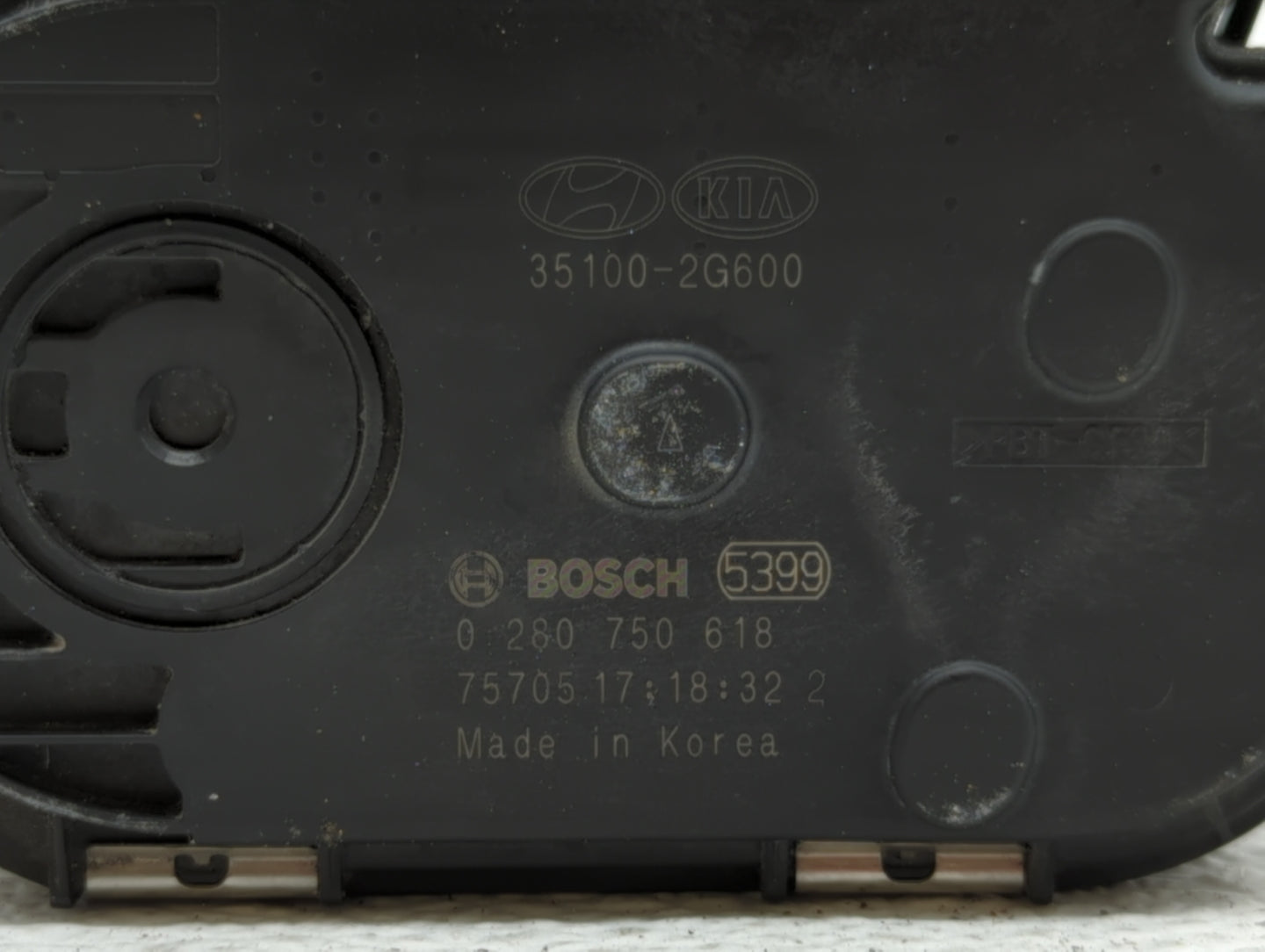 2016-2019 Kia Sorento Throttle Body P/N:0 280 750 618 35100-2G600 Fits Fits 2015 2016 2017 2018 2019 OEM Used Auto Parts - O