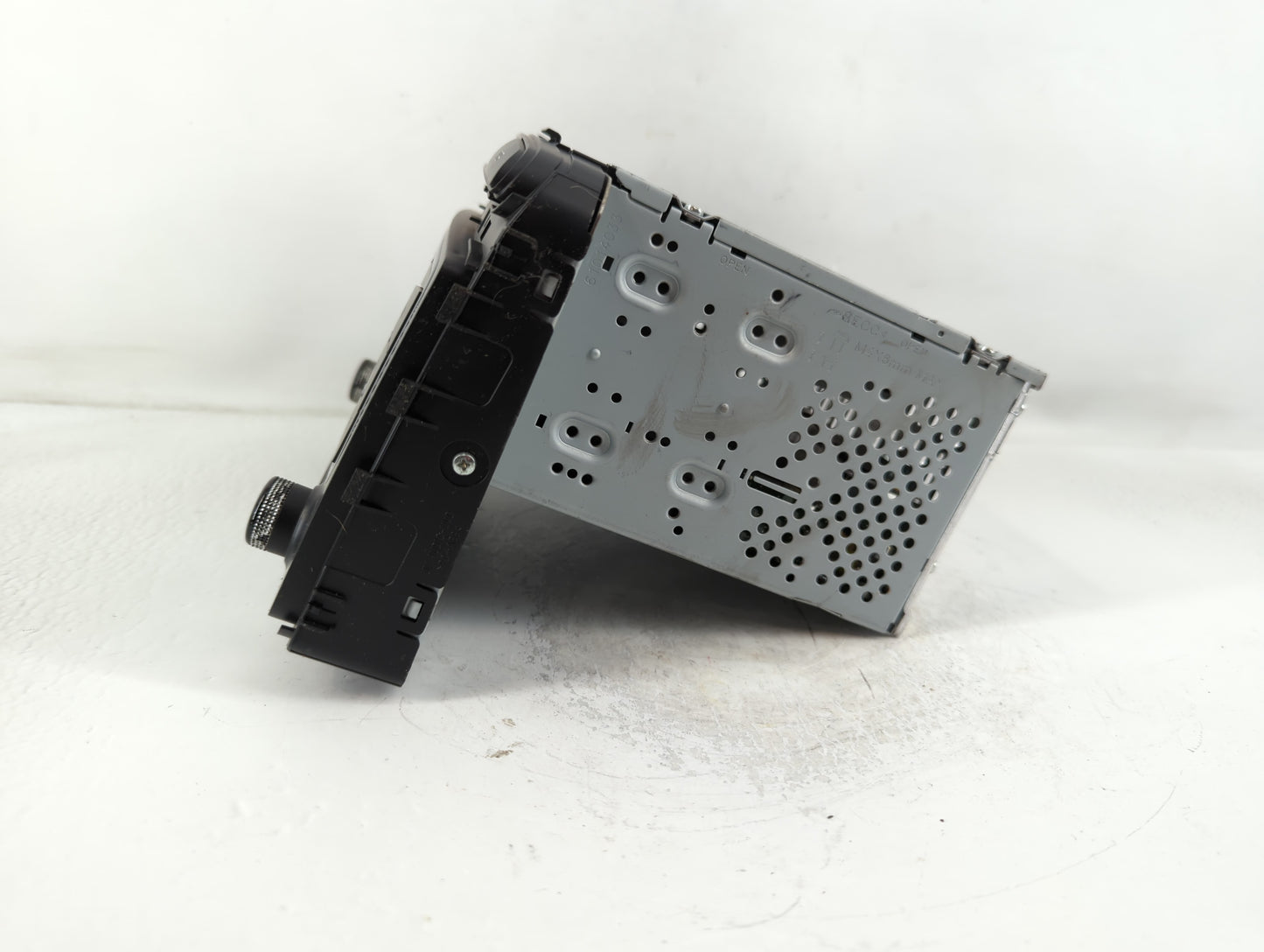 2016-2018 Kia Sorento Am Fm Cd Player Radio Receiver - Oemusedautoparts1.com