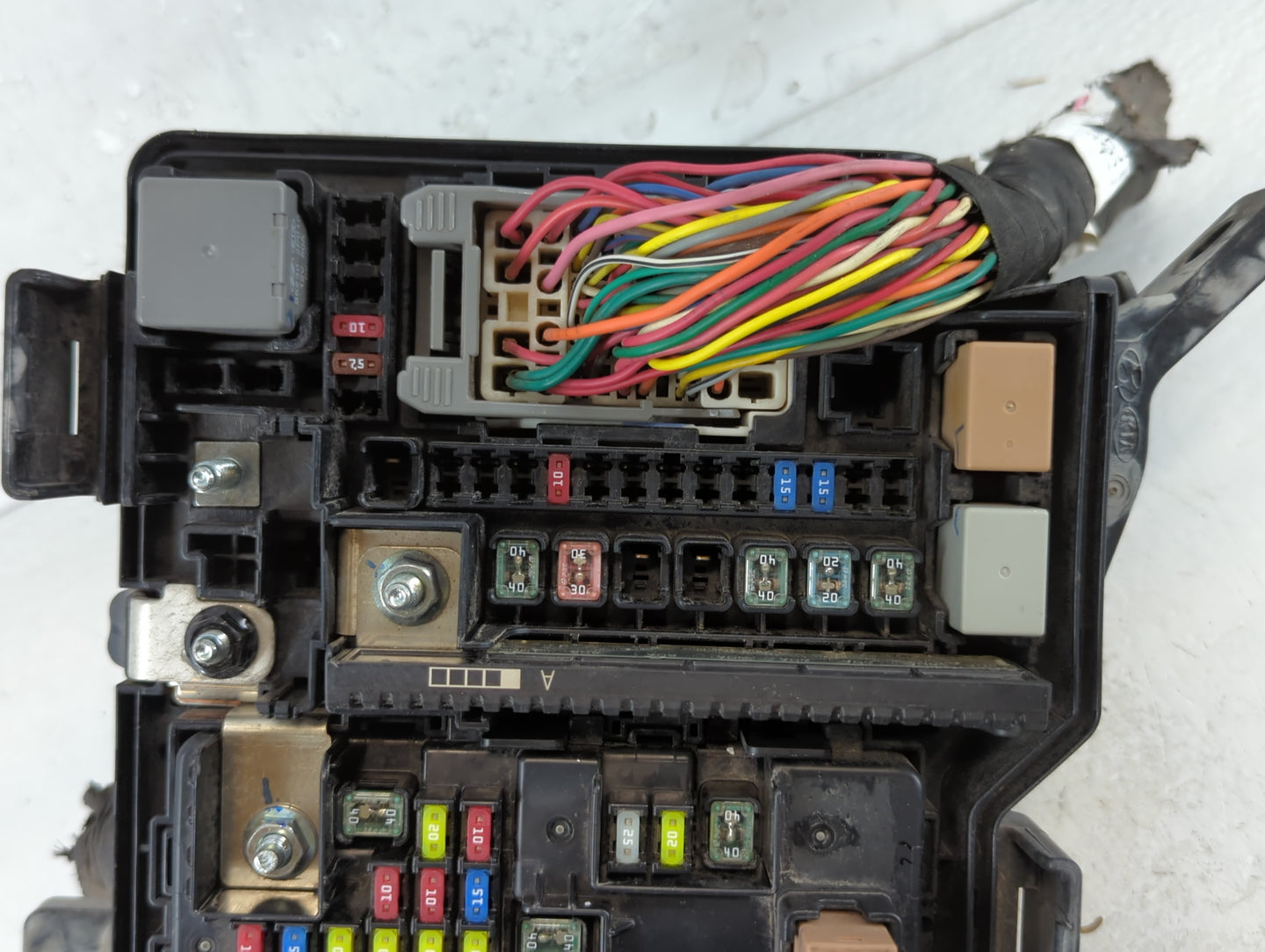 2016-2018 Kia Sorento Fusebox Fuse Box Panel Relay Module P/N:91420C6030 Fits Fits 2016 2017 2018 OEM Used Auto Parts - Oemu