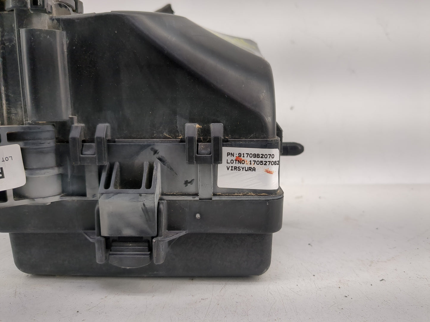 2017-2019 Kia Soul Fusebox Fuse Box Panel Relay Module P/N:91709B2070 Fits Fits 2017 2018 2019 OEM Used Auto Parts - Oemused