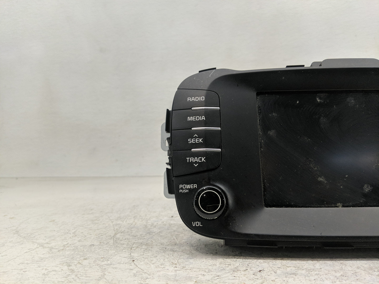 2017-2019 Kia Soul Radio AM FM Cd Player Receiver Replacement P/N:96160-B2310CA Fits Fits 2017 2018 2019 OEM Used Auto Parts