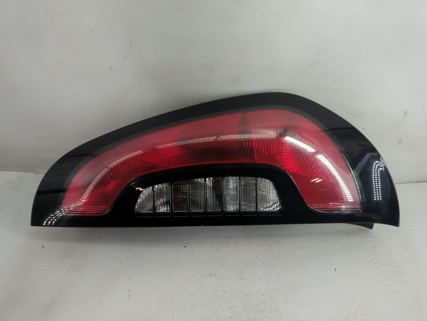 2014-2019 Kia Soul Tail Light Assembly Passenger Right OEM P/N:92402-B2030 Fits Fits 2014 2015 2016 2017 2018 2019 OEM Used 
