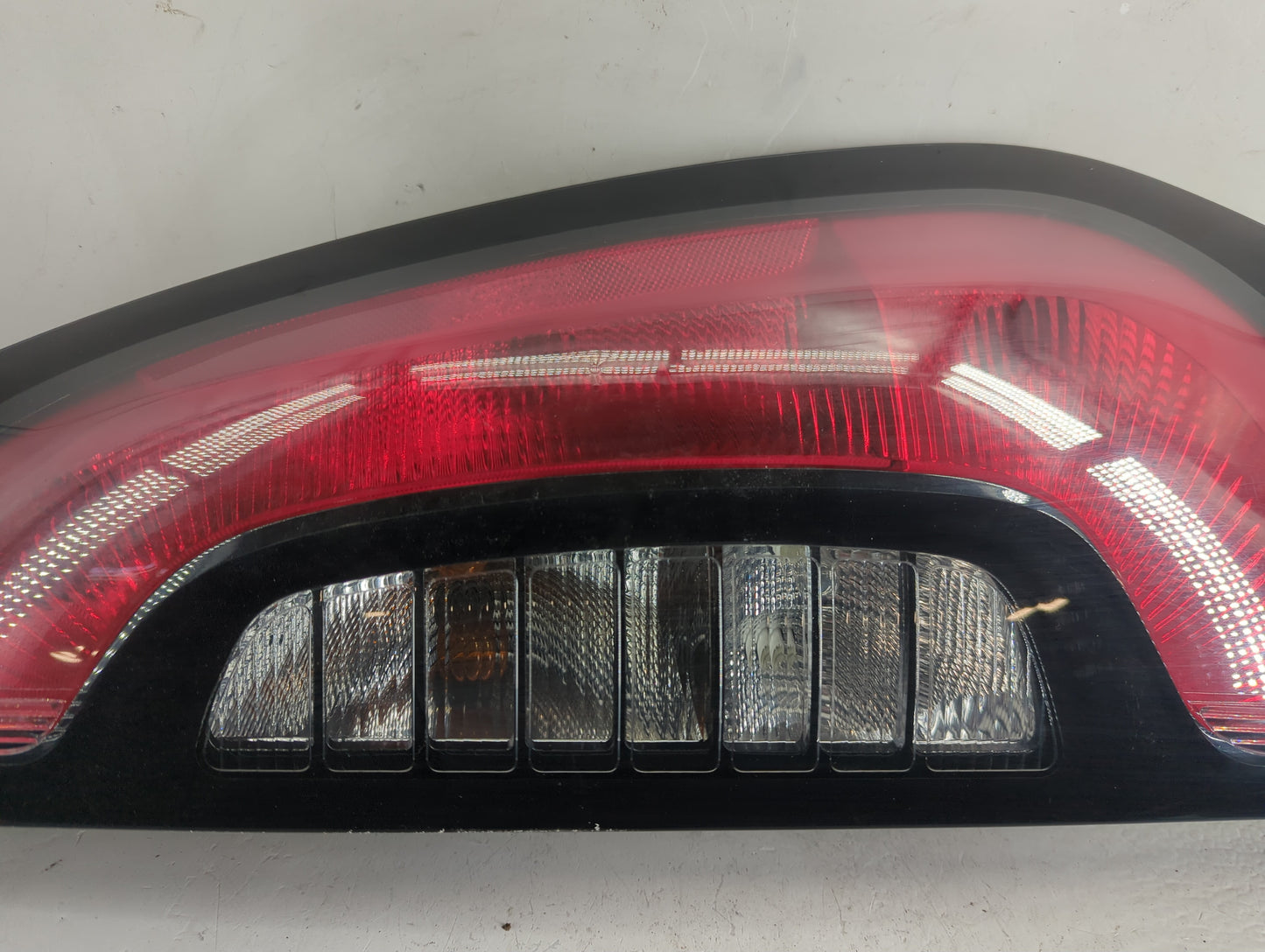 2014-2019 Kia Soul Tail Light Assembly Passenger Right OEM P/N:92402-B2030 Fits Fits 2014 2015 2016 2017 2018 2019 OEM Used 