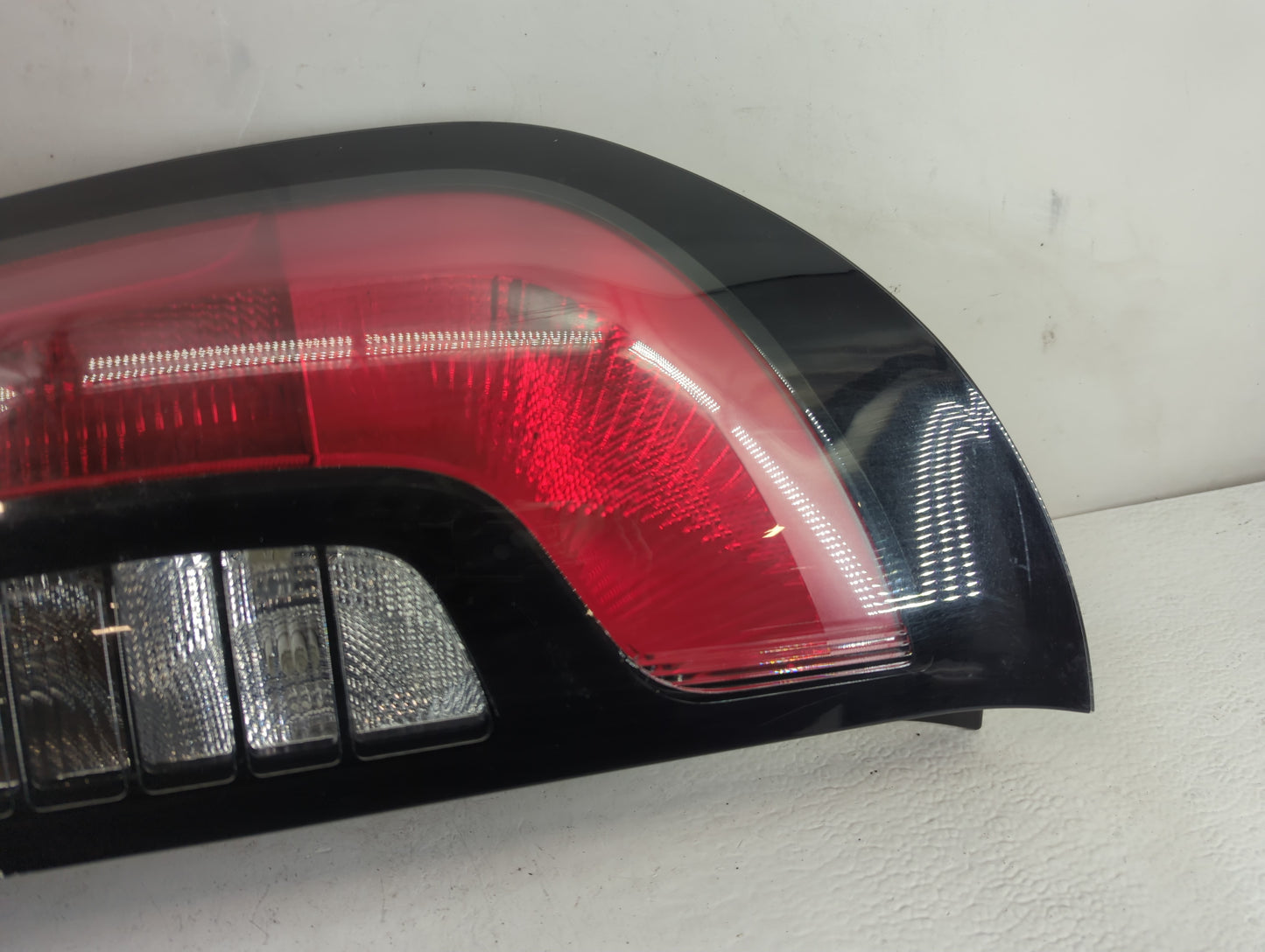 2014-2019 Kia Soul Tail Light Assembly Passenger Right OEM P/N:92402-B2030 Fits Fits 2014 2015 2016 2017 2018 2019 OEM Used 