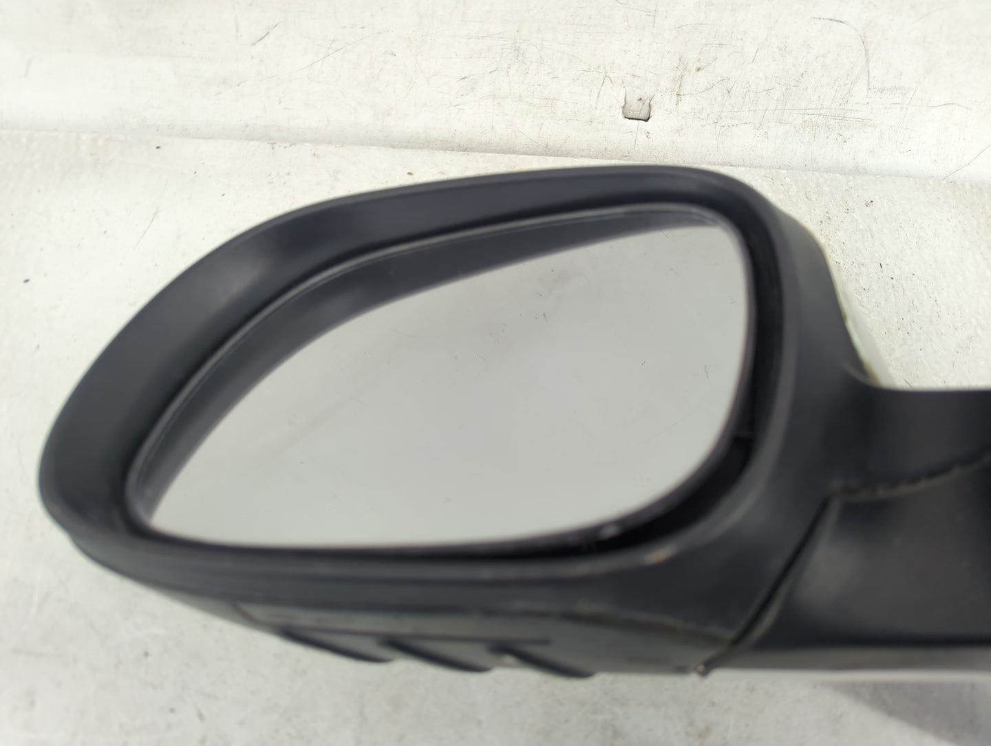 2014-2019 Kia Soul Driver Side View Mirror - Left Door Mirror OEM Used - Oemusedautoparts1.com