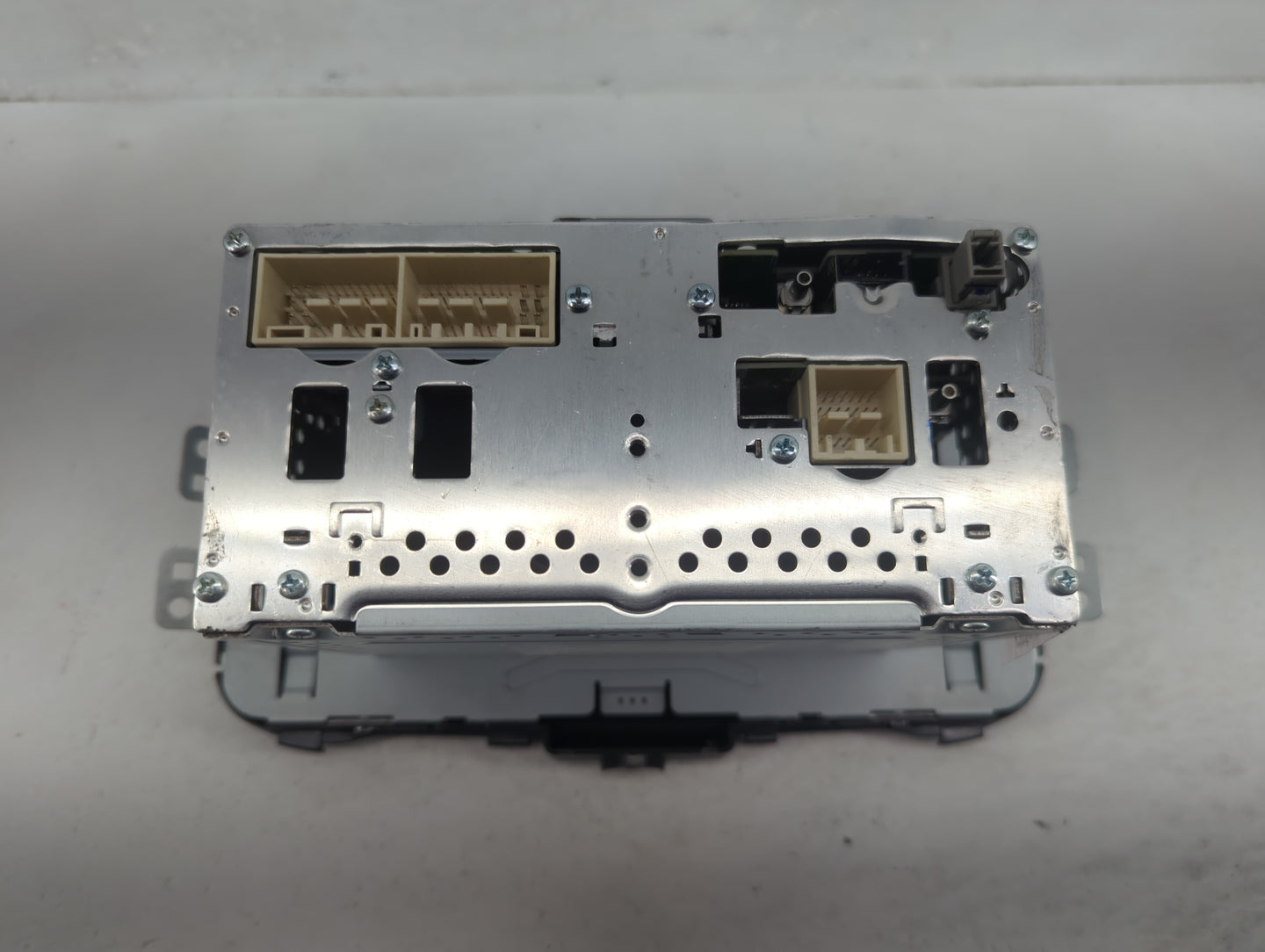 2017-2019 Kia Soul Radio AM FM Cd Player Receiver Replacement P/N:96160-B2310CA Fits Fits 2017 2018 2019 OEM Used Auto Parts