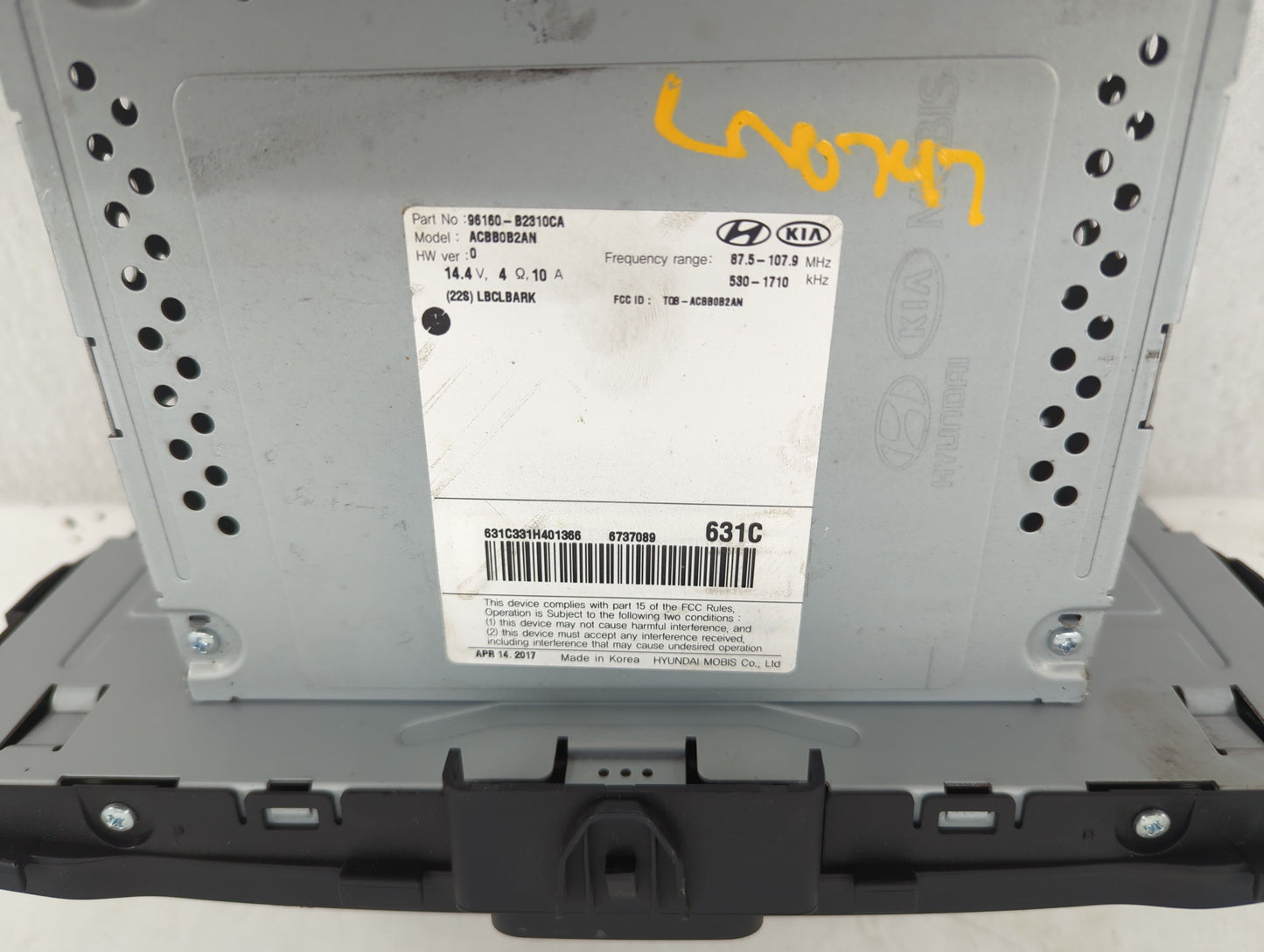 2017-2019 Kia Soul Radio AM FM Cd Player Receiver Replacement P/N:96160-B2310CA Fits Fits 2017 2018 2019 OEM Used Auto Parts
