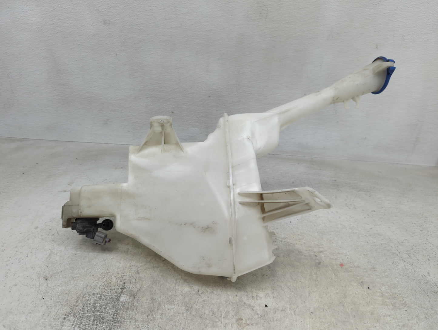 2014-2019 Kia Soul Windshield Washer Fluid Reservoir Bottle Oem - Oemusedautoparts1.com