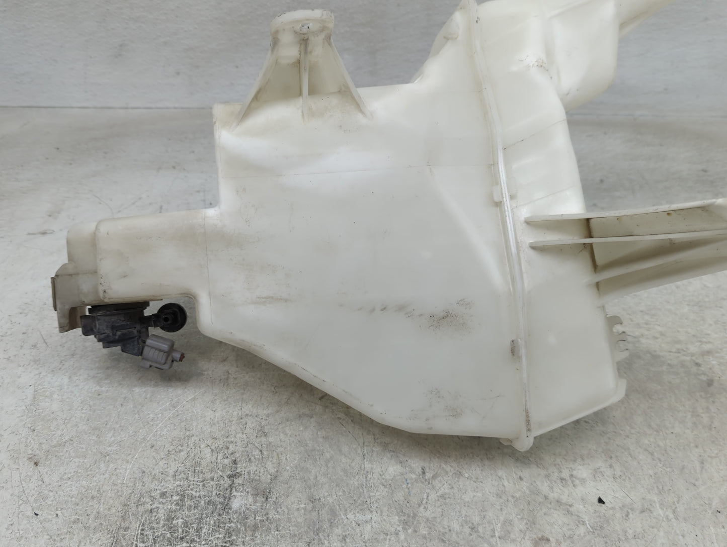 2014-2019 Kia Soul Windshield Washer Fluid Reservoir Bottle Oem - Oemusedautoparts1.com