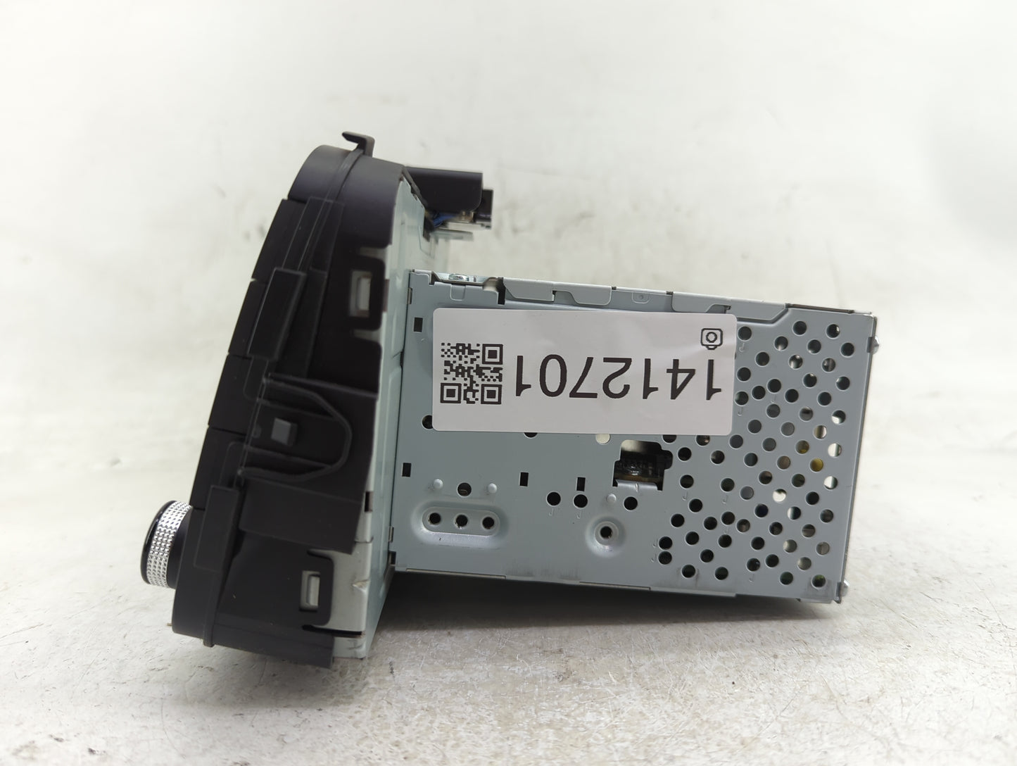 2018-2019 Kia Soul Radio AM FM Cd Player Receiver Replacement P/N:96560-B2511CA Fits Fits 2018 2019 OEM Used Auto Parts - Oe