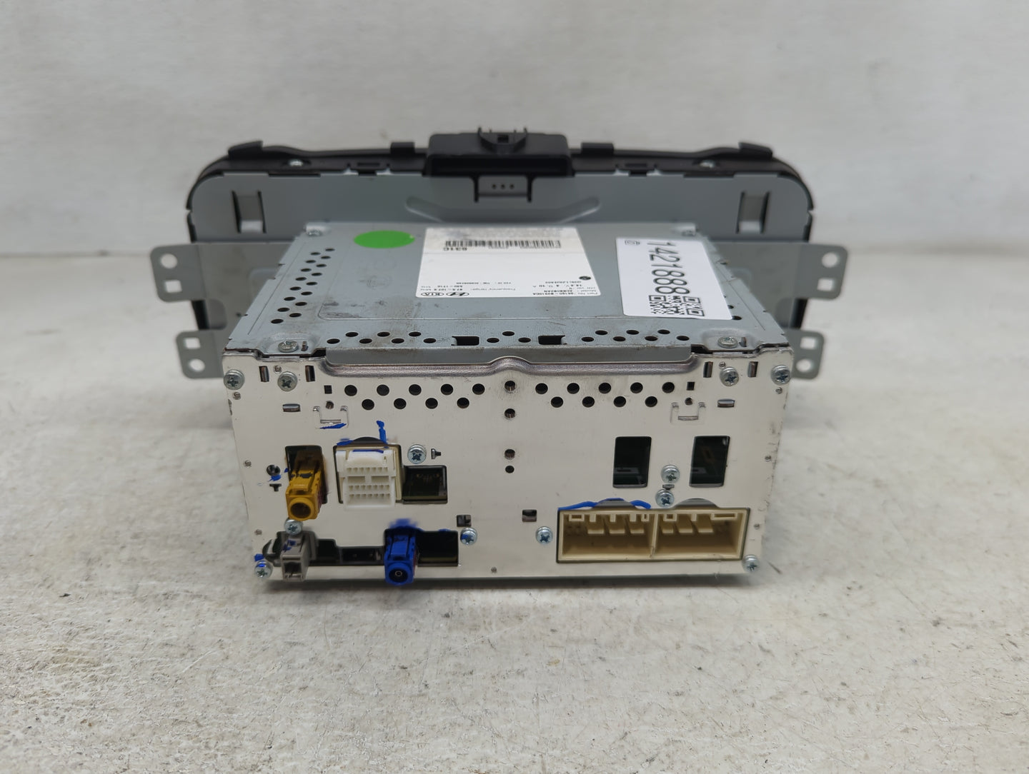 2017-2019 Kia Soul Radio AM FM Cd Player Receiver Replacement P/N:96160-B2310CA Fits Fits 2017 2018 2019 OEM Used Auto Parts