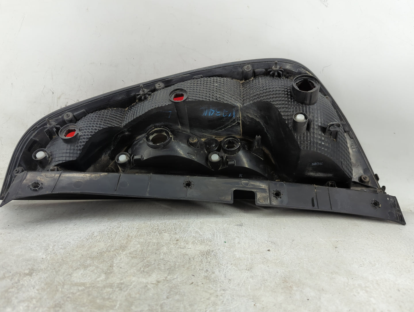 2014-2019 Kia Soul Tail Light Assembly Driver Left OEM Fits Fits 2014 2015 2016 2017 2018 2019 OEM Used Auto Parts - Oemused