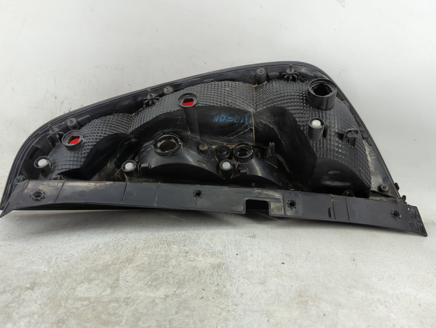 2014-2019 Kia Soul Tail Light Assembly Driver Left OEM Fits Fits 2014 2015 2016 2017 2018 2019 OEM Used Auto Parts - Oemused