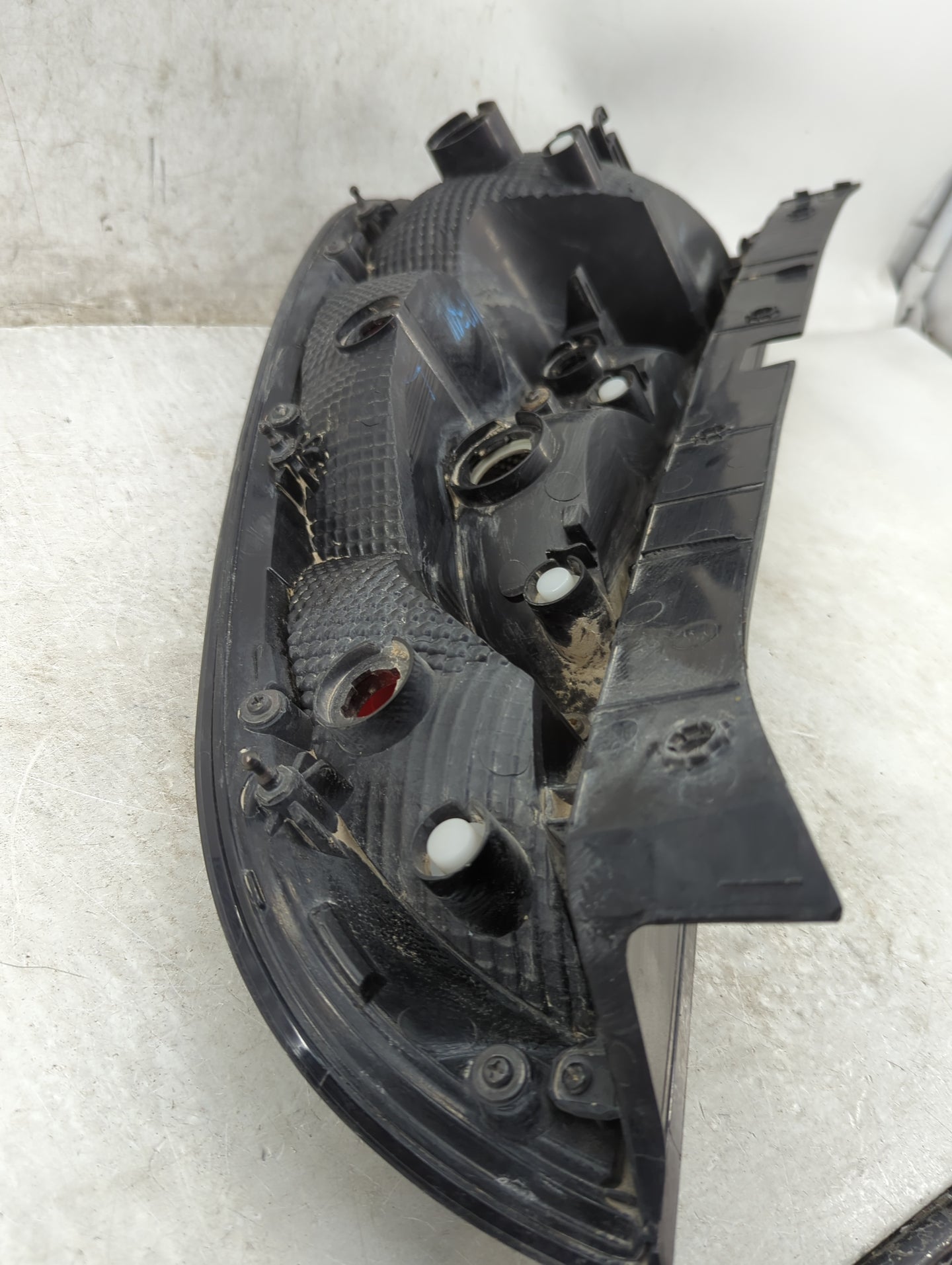 2014-2019 Kia Soul Tail Light Assembly Driver Left OEM Fits Fits 2014 2015 2016 2017 2018 2019 OEM Used Auto Parts - Oemused
