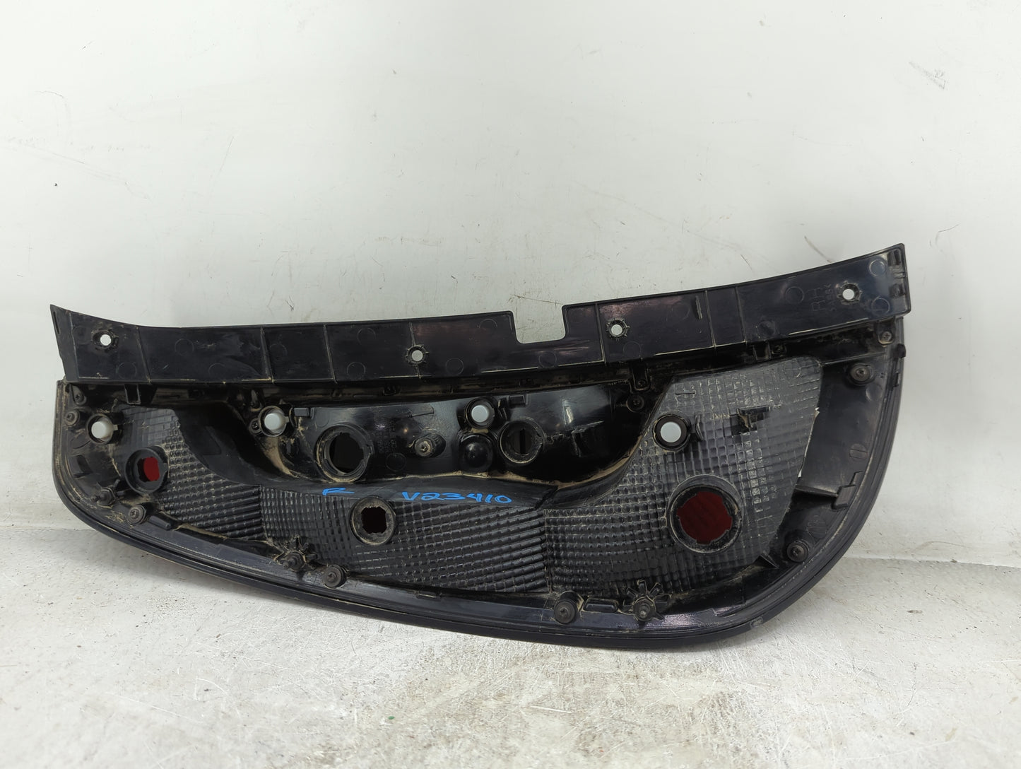 2014-2019 Kia Soul Tail Light Assembly Passenger Right OEM Fits Fits 2014 2015 2016 2017 2018 2019 OEM Used Auto Parts - Oem