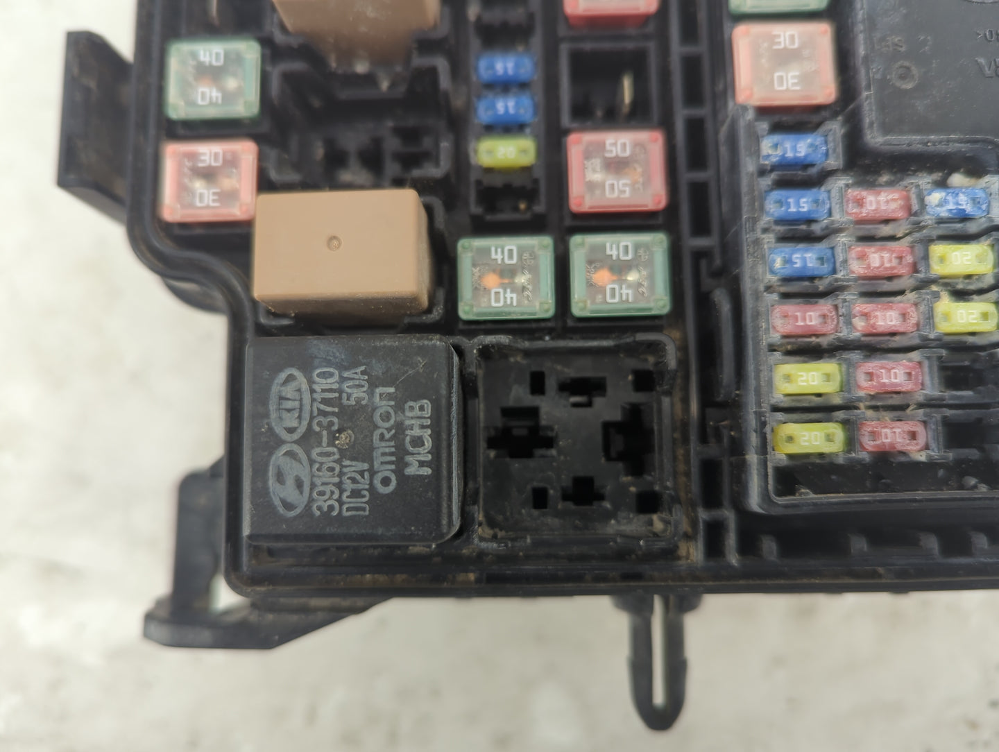 2017-2019 Kia Soul Fusebox Fuse Box Panel Relay Module P/N:91950-B2350 39160-37110 Fits Fits 2017 2018 2019 OEM Used Auto Pa