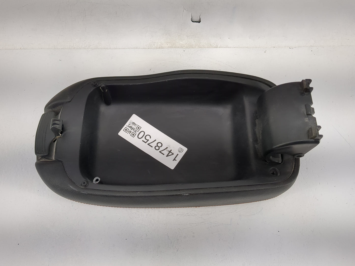 2018 Kia Soul Center Console Armrest Cover Lid Fits OEM Used Auto Parts - Oemusedautoparts1.com