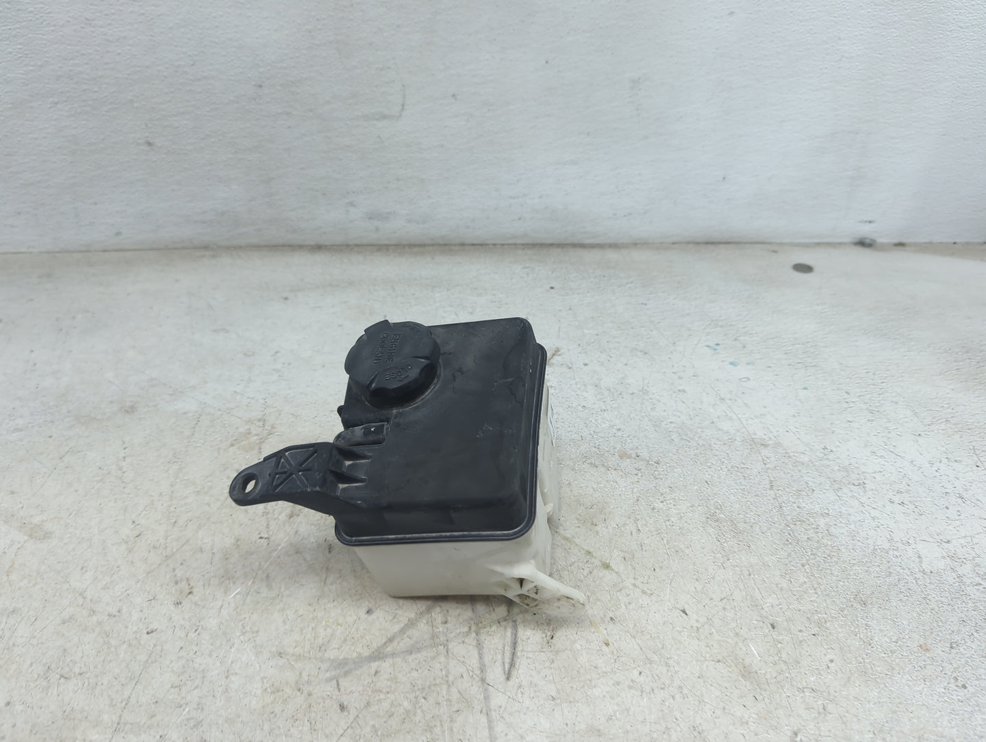 2018 Kia Soul Windshield Washer Fluid Reservoir Bottle Oem - Oemusedautoparts1.com