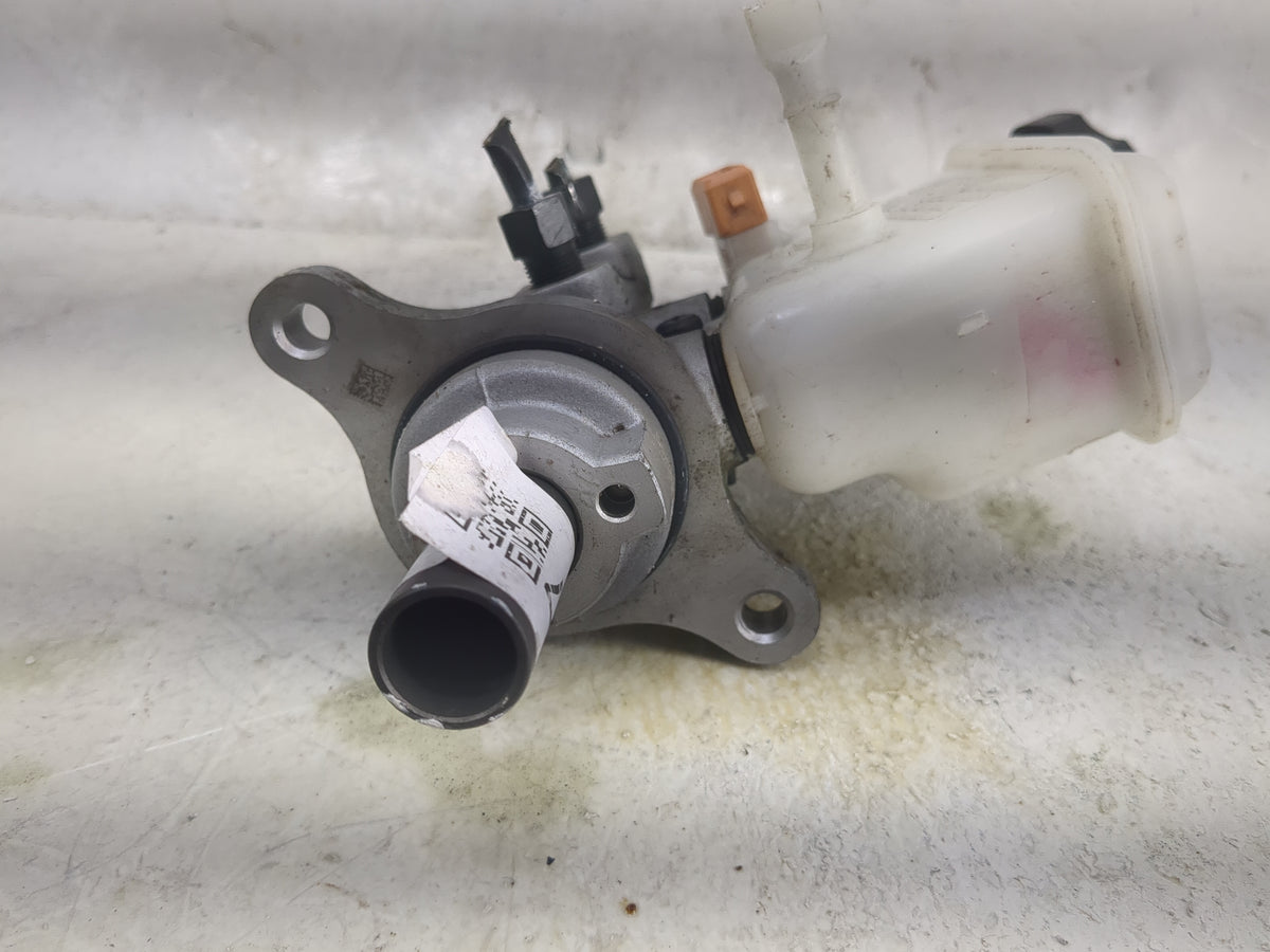 2017-2019 Kia Soul Brake Master Cylinder 1497657 - Oemusedautoparts1.com
